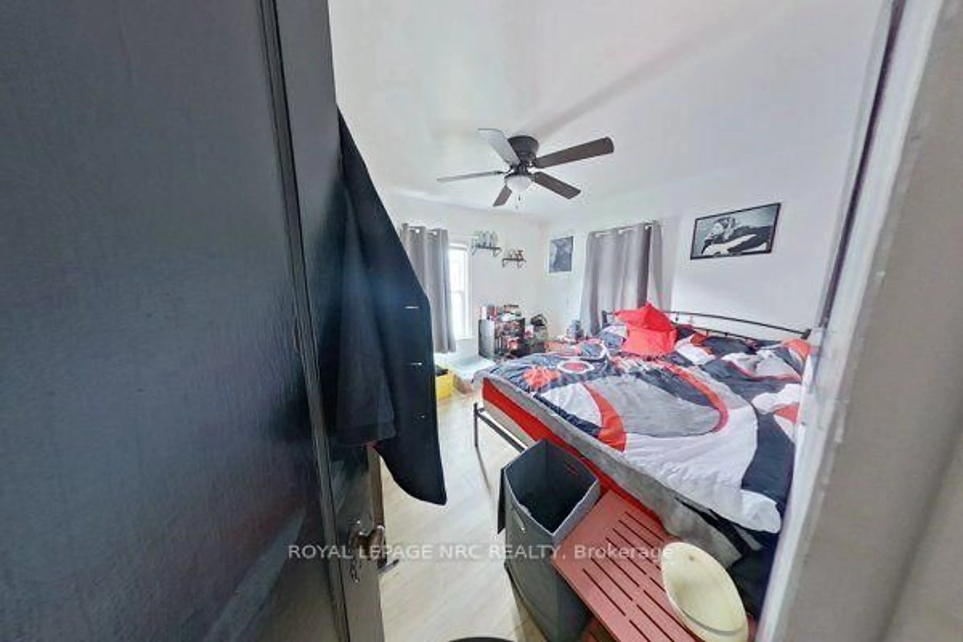 A pic of a room for 6437 Barker St, Niagara Falls Ontario L2G 1Y6