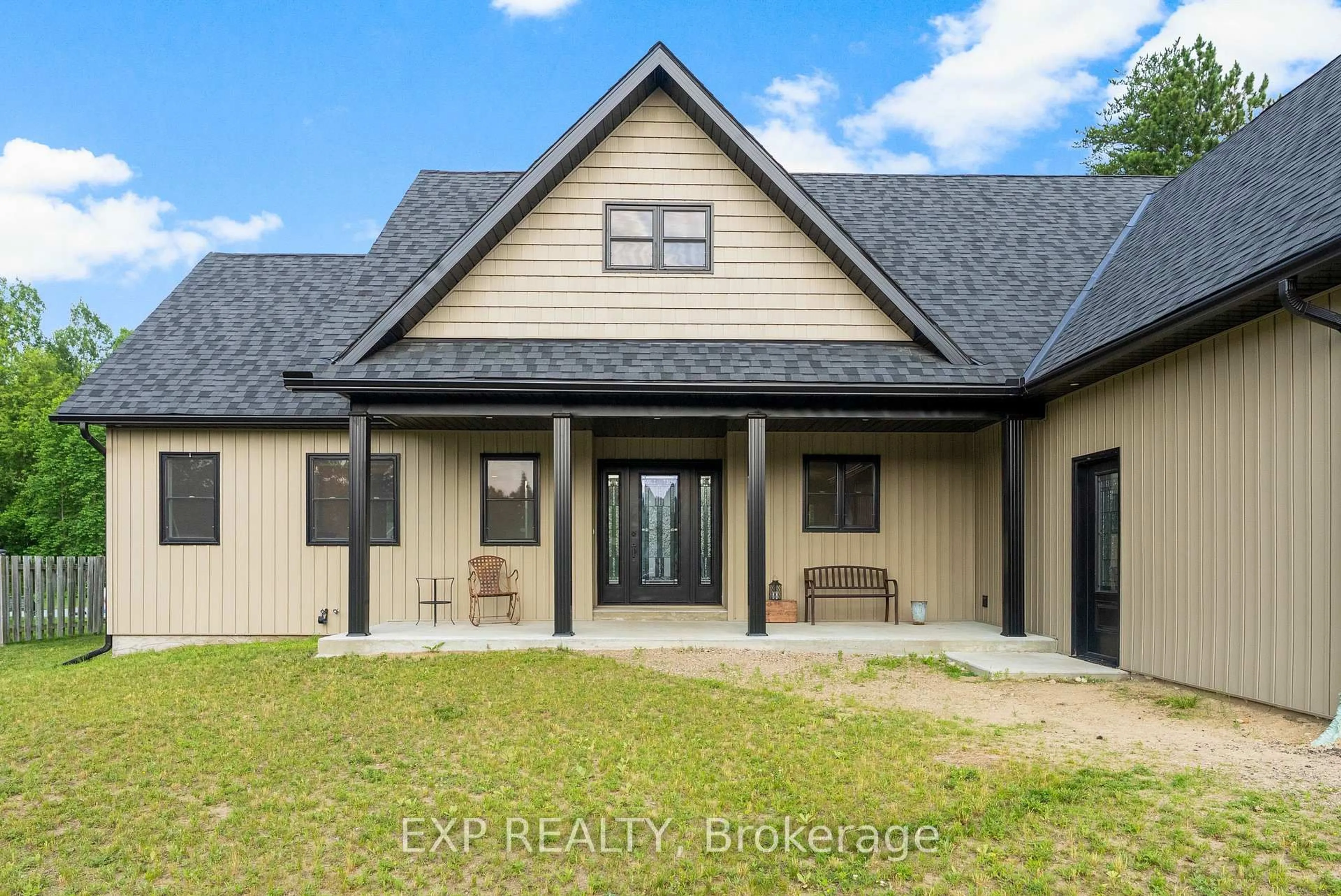 Home with vinyl exterior material, unknown for 51 Yantha Cres, Barry's Bay Ontario K0J 1B0