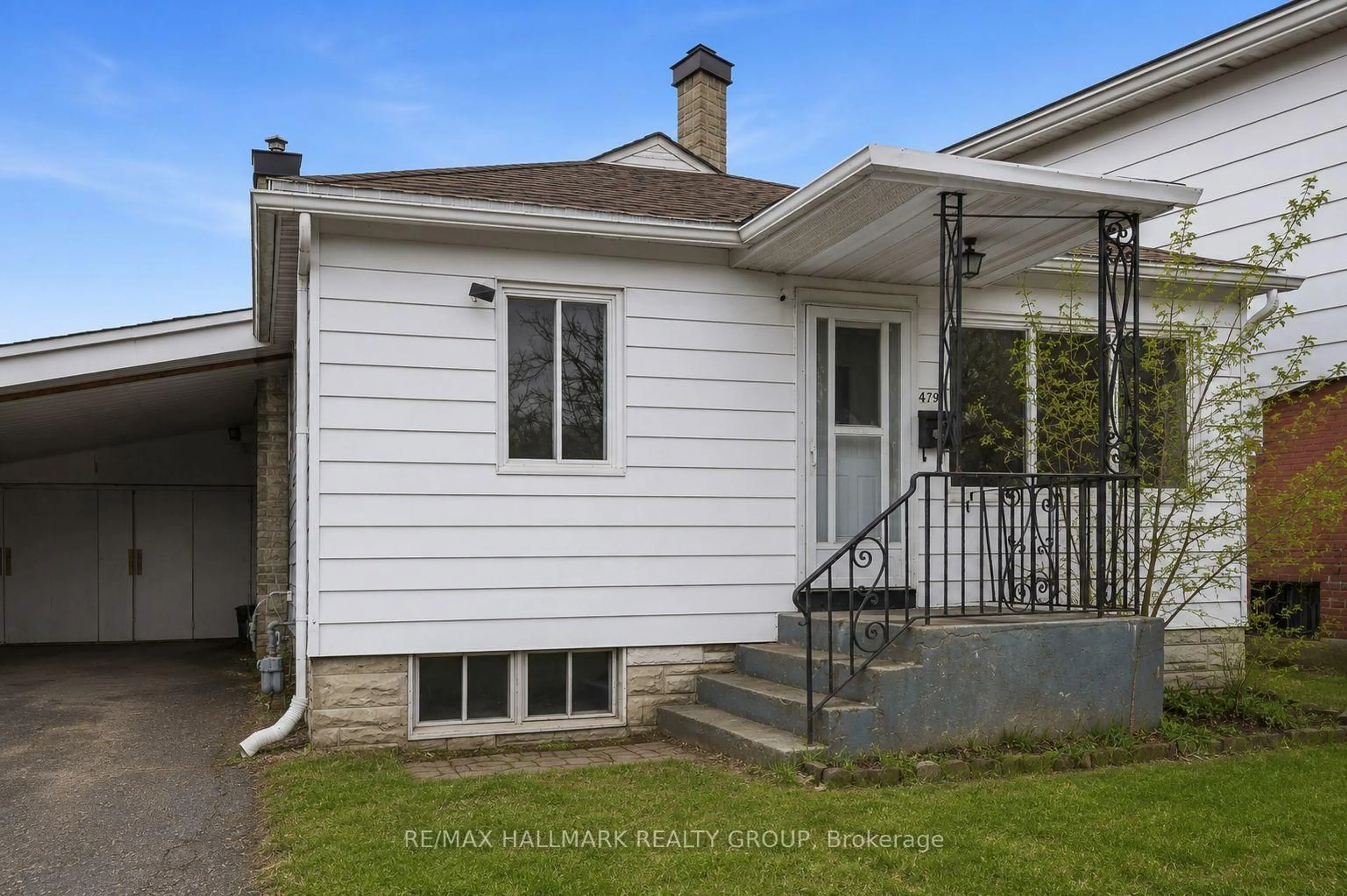Home with vinyl exterior material, street for 479 Newman Ave, Ottawa Ontario K1K 1N8