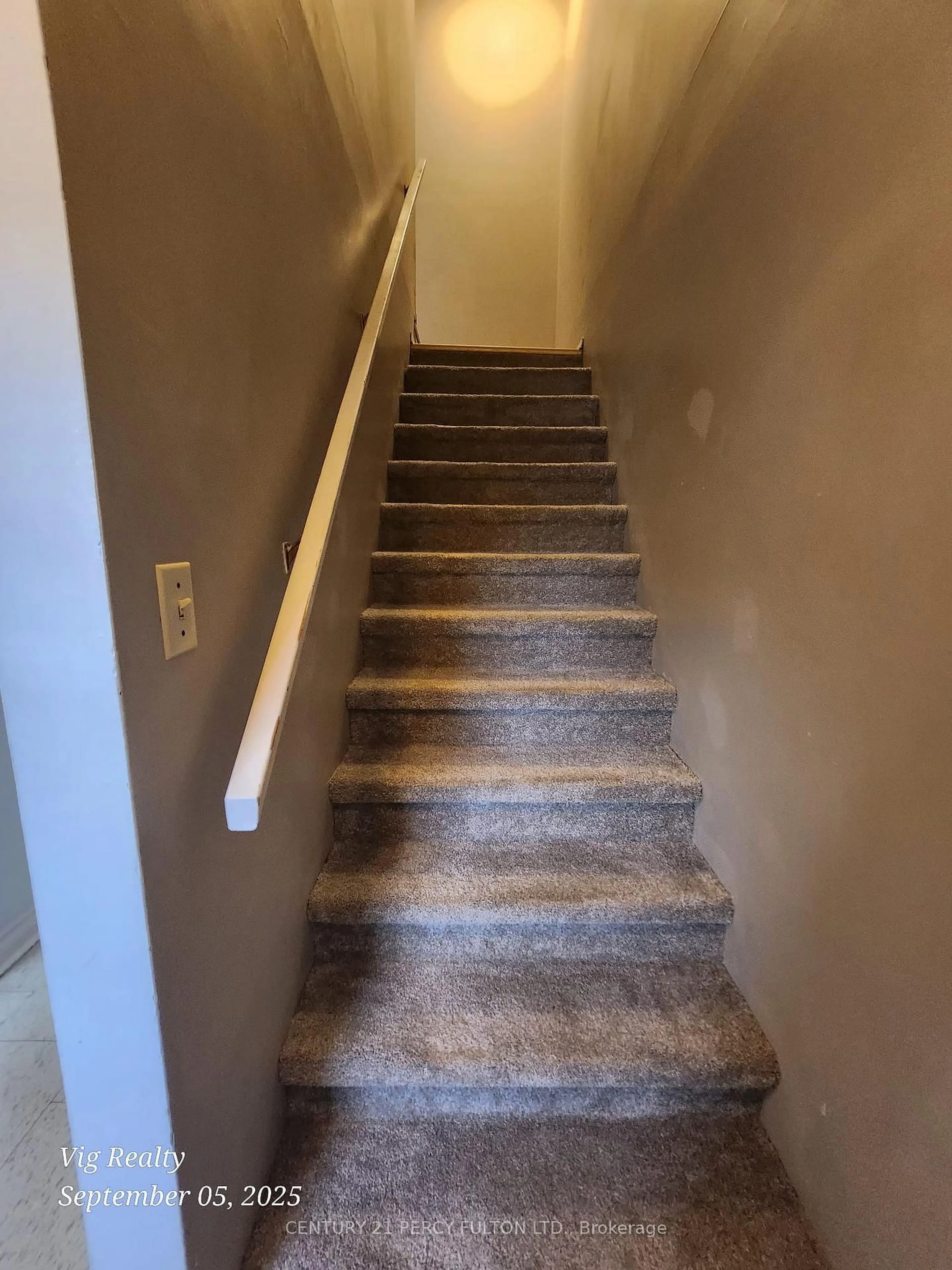 Stairs for 100 Brownleigh Ave #276, Welland Ontario L3B 5V8