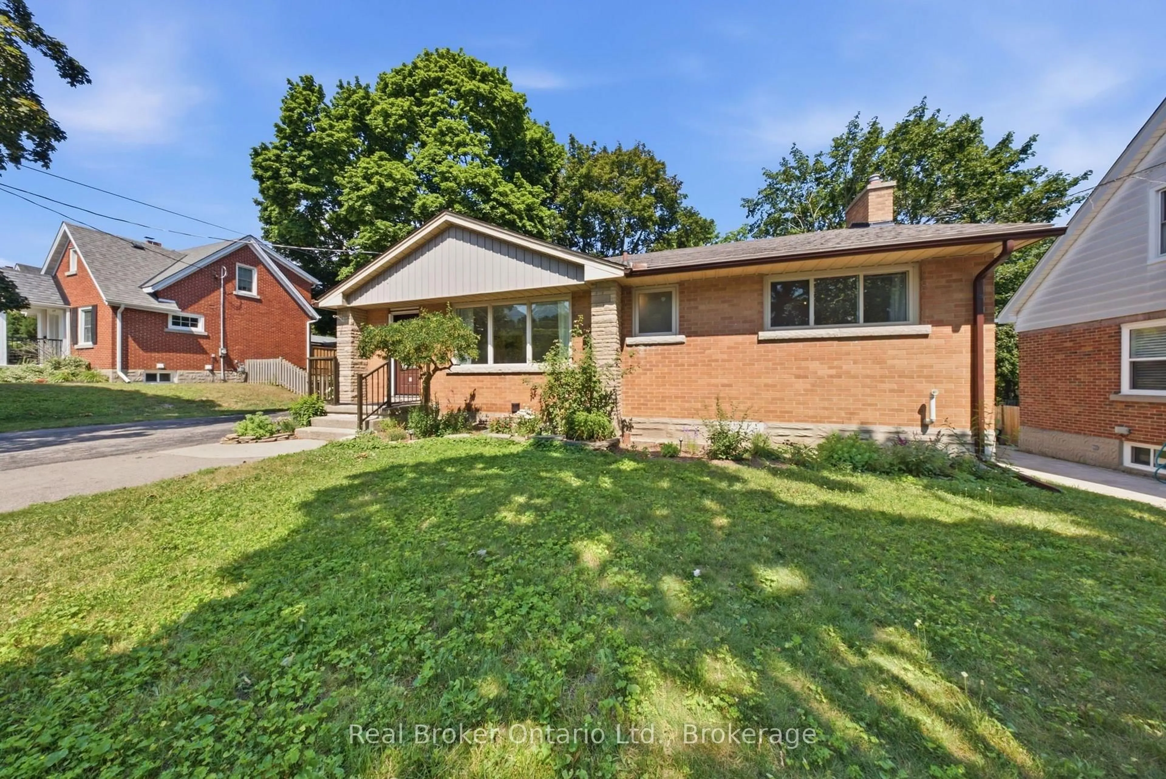 Home with brick exterior material, street for 80 Jackson Ave, Kitchener Ontario N2H 3P1