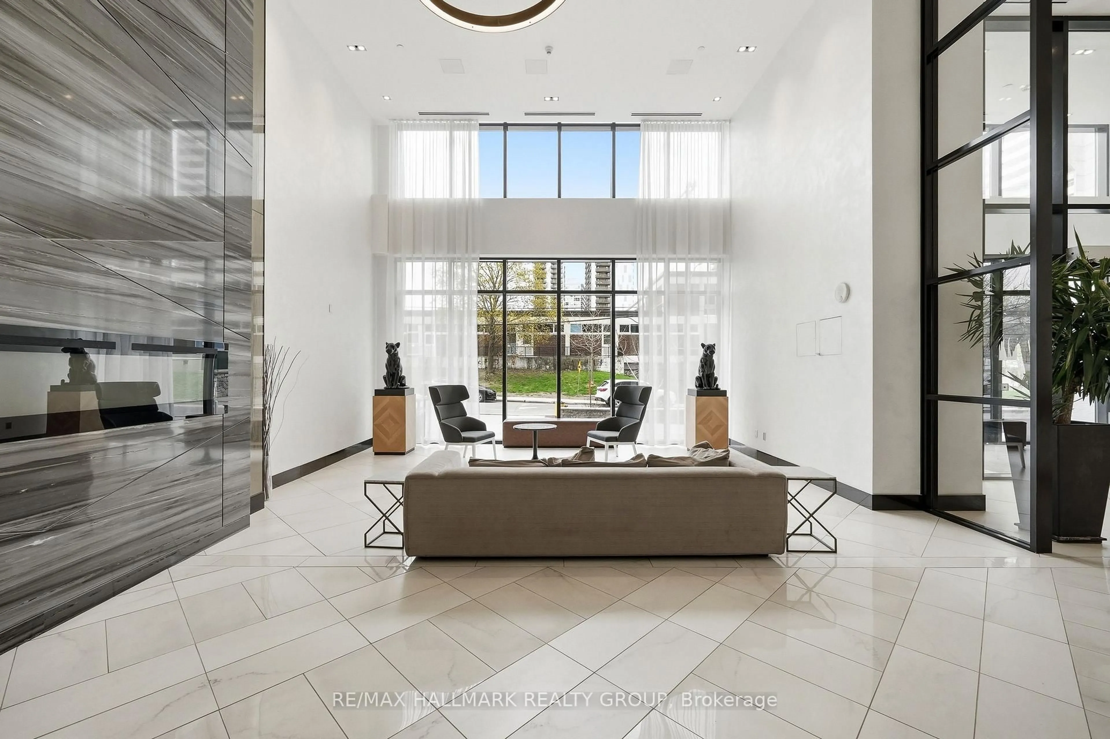 Lobby for 255 Bay St #106, Ottawa Ontario K1R 0C5