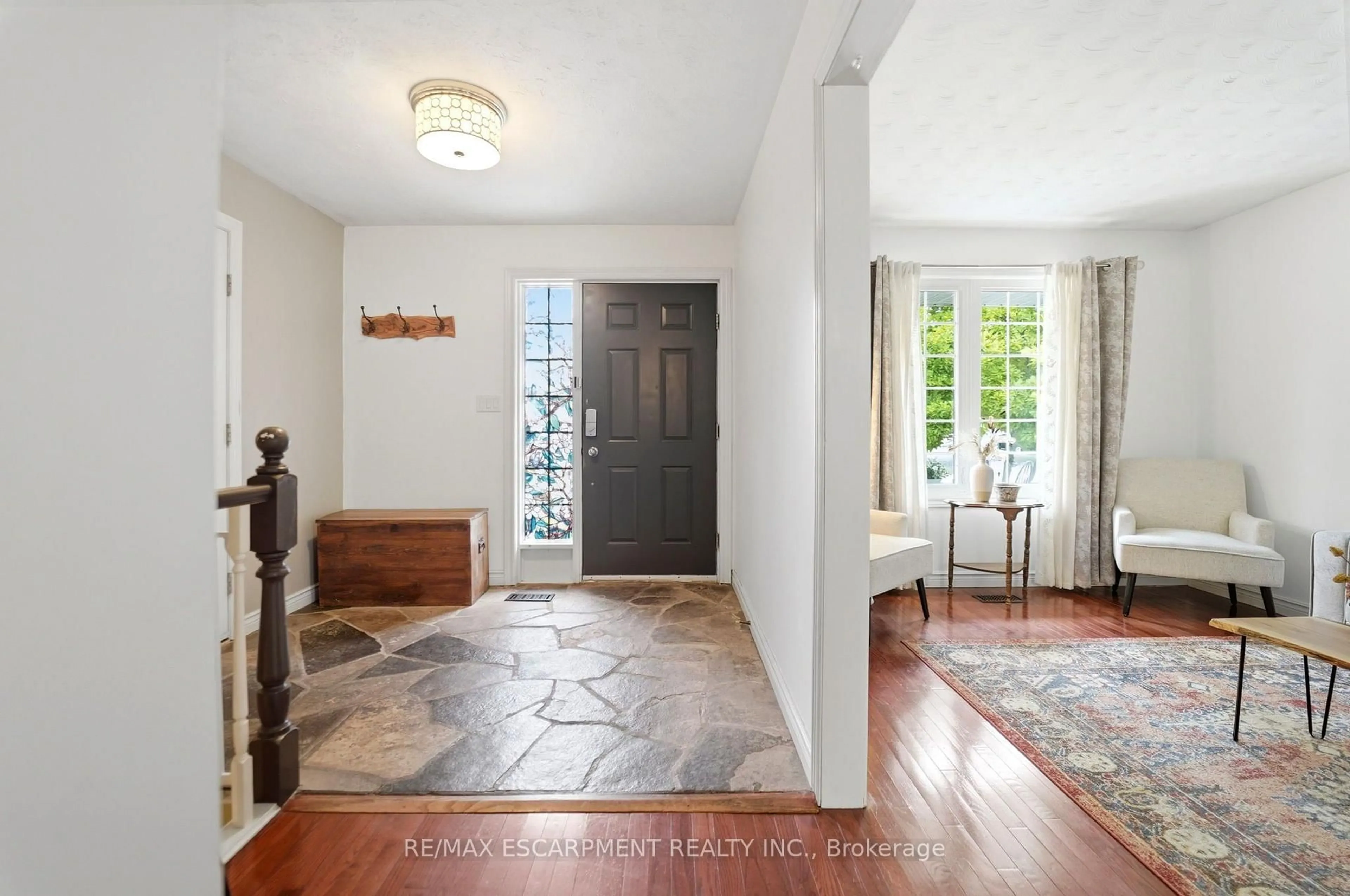 Indoor entryway for 44 Marion St, Hamilton Ontario L0R 1W0