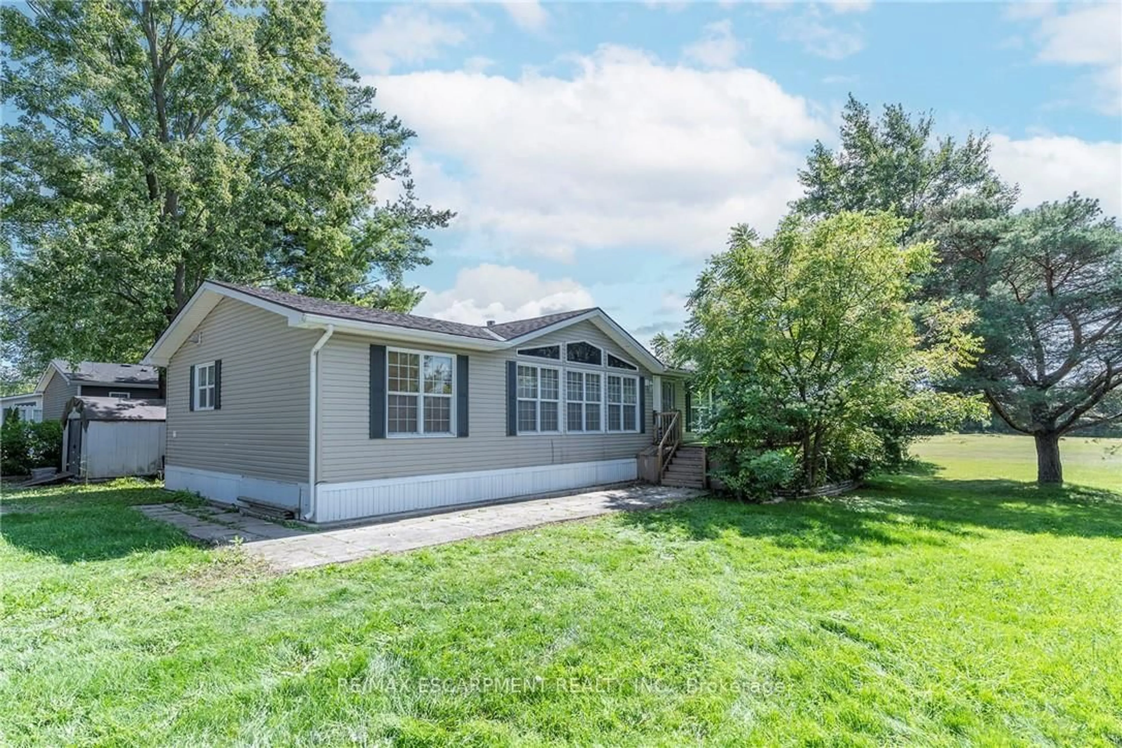 Home with vinyl exterior material, unknown for 1161 4TH CONCESSION Rd, Hamilton Ontario L8B 0X3