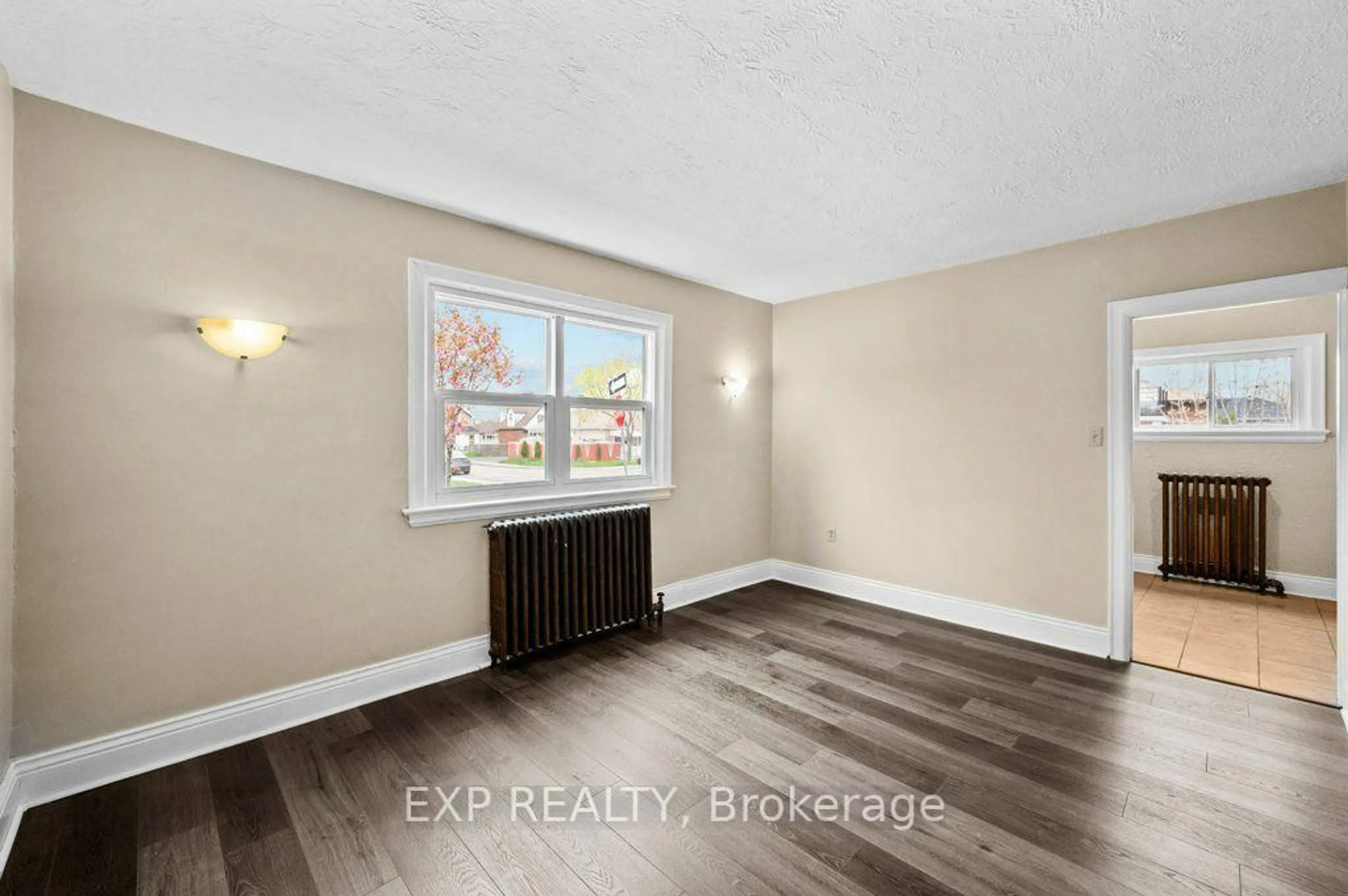 A pic of a room for 54 Frederick Ave, Hamilton Ontario L8H 4K4