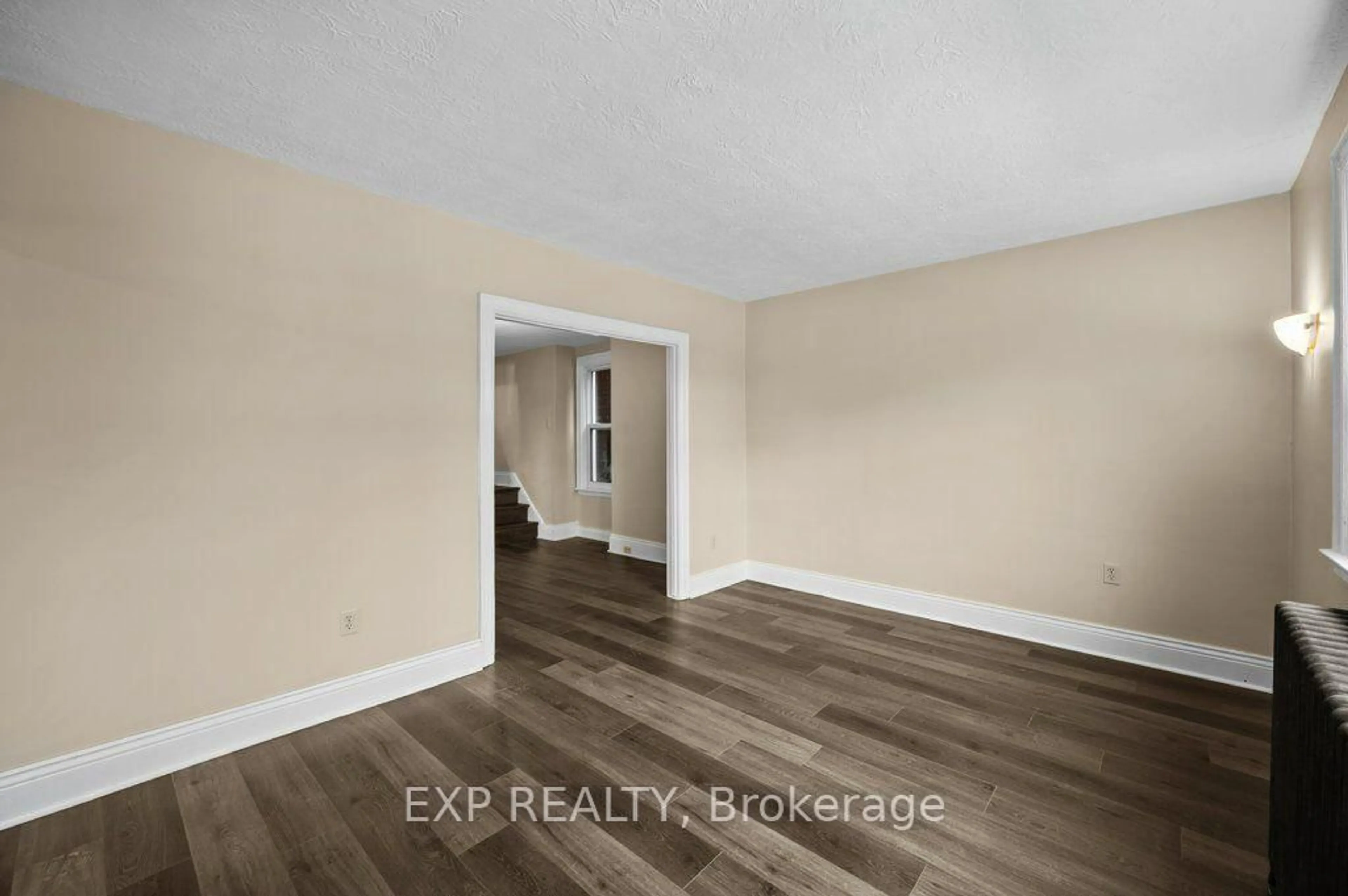 A pic of a room for 54 Frederick Ave, Hamilton Ontario L8H 4K4