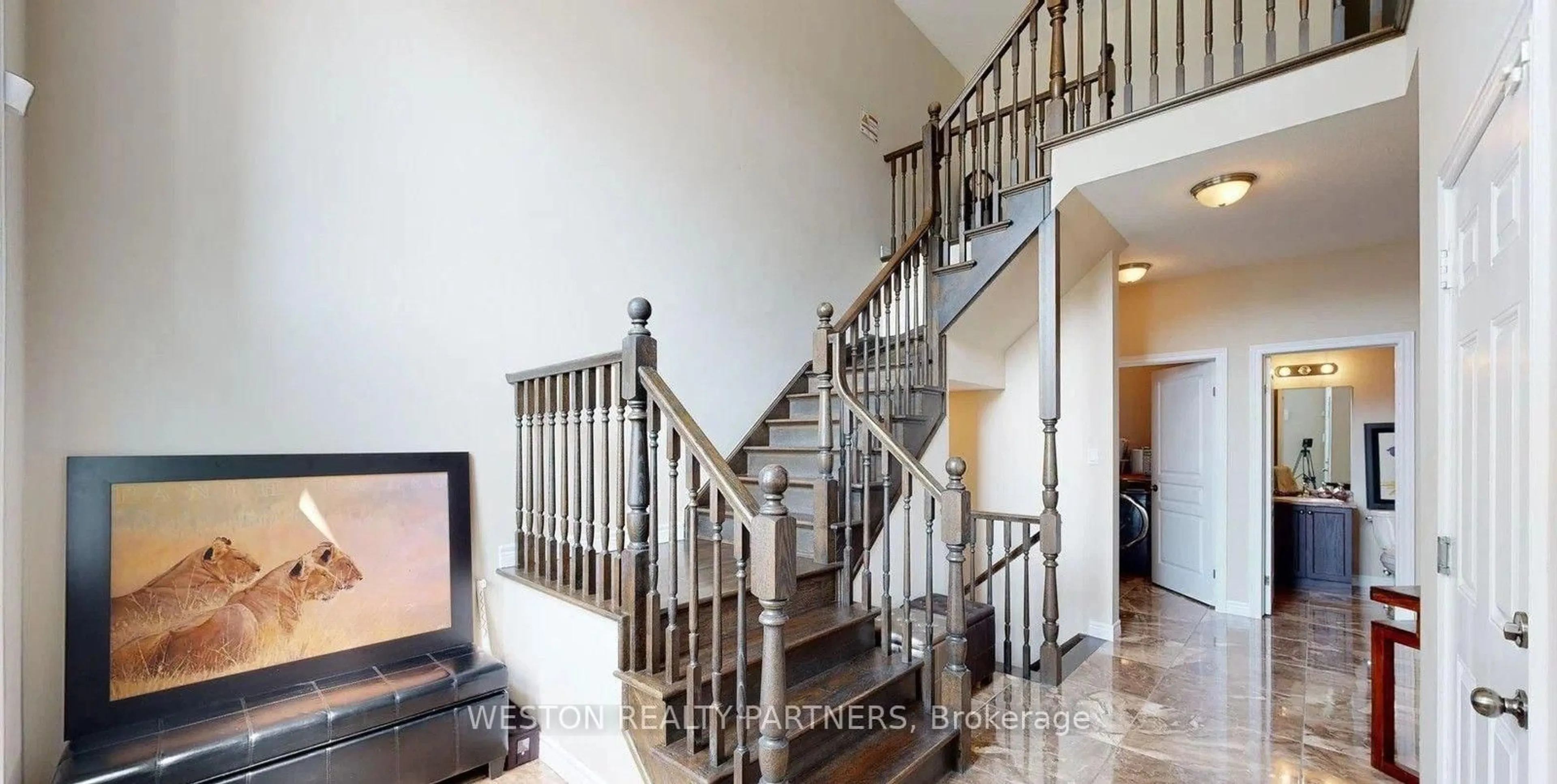 Indoor foyer for 40 Pinemeadow Dr, Hamilton Ontario L9A 0B6