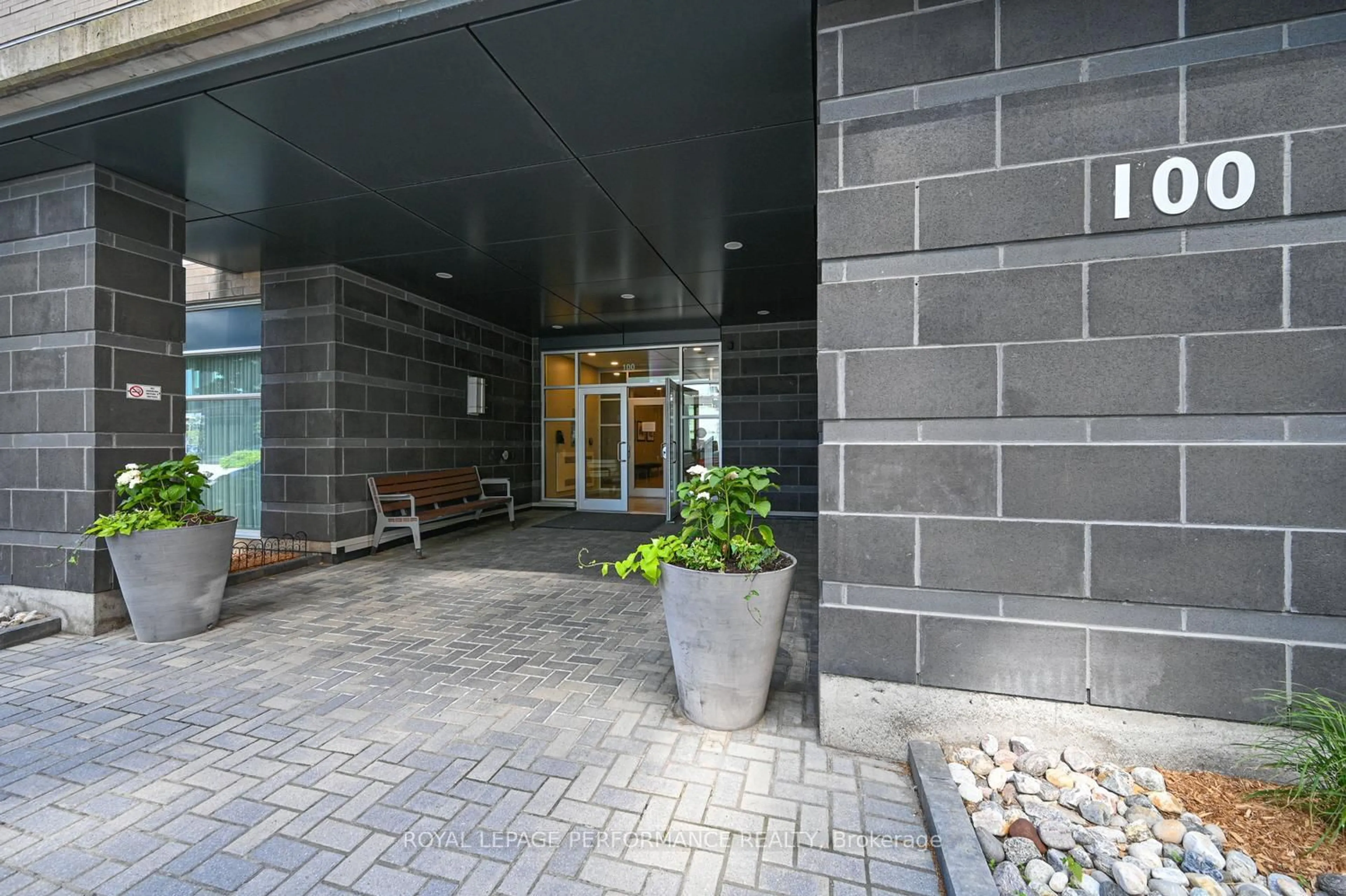 Indoor foyer for 100 Champagne Ave #903, Ottawa Ontario K1S 4P4