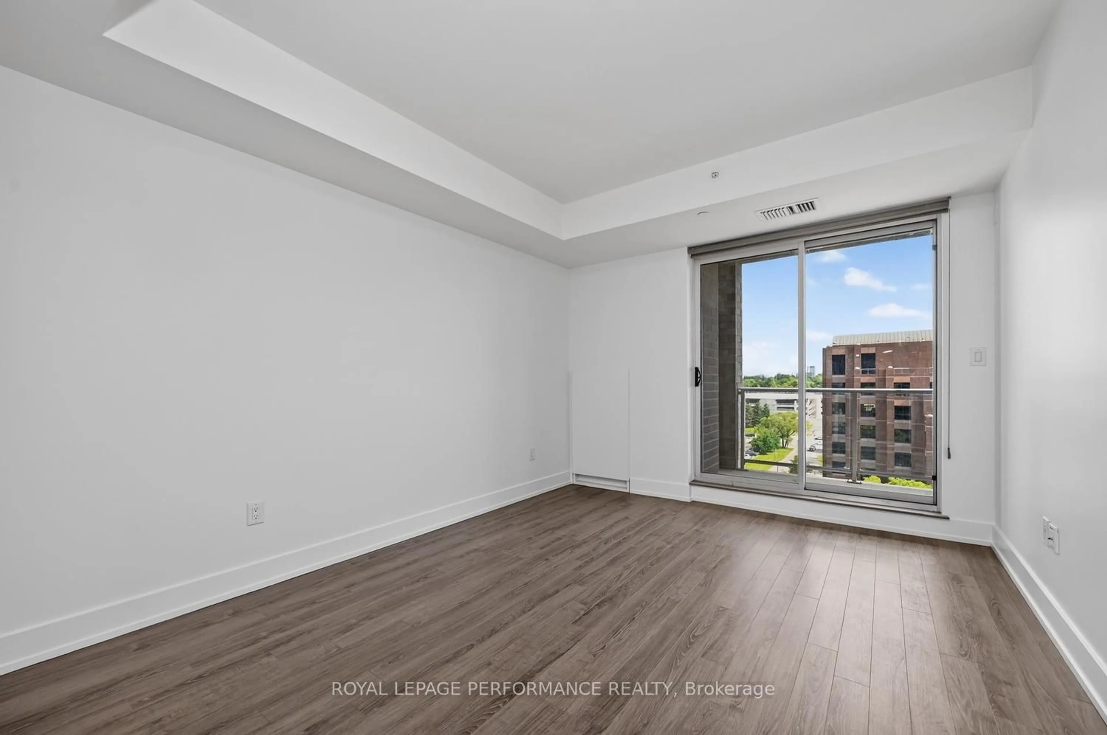 A pic of a room for 100 Champagne Ave #903, Ottawa Ontario K1S 4P4