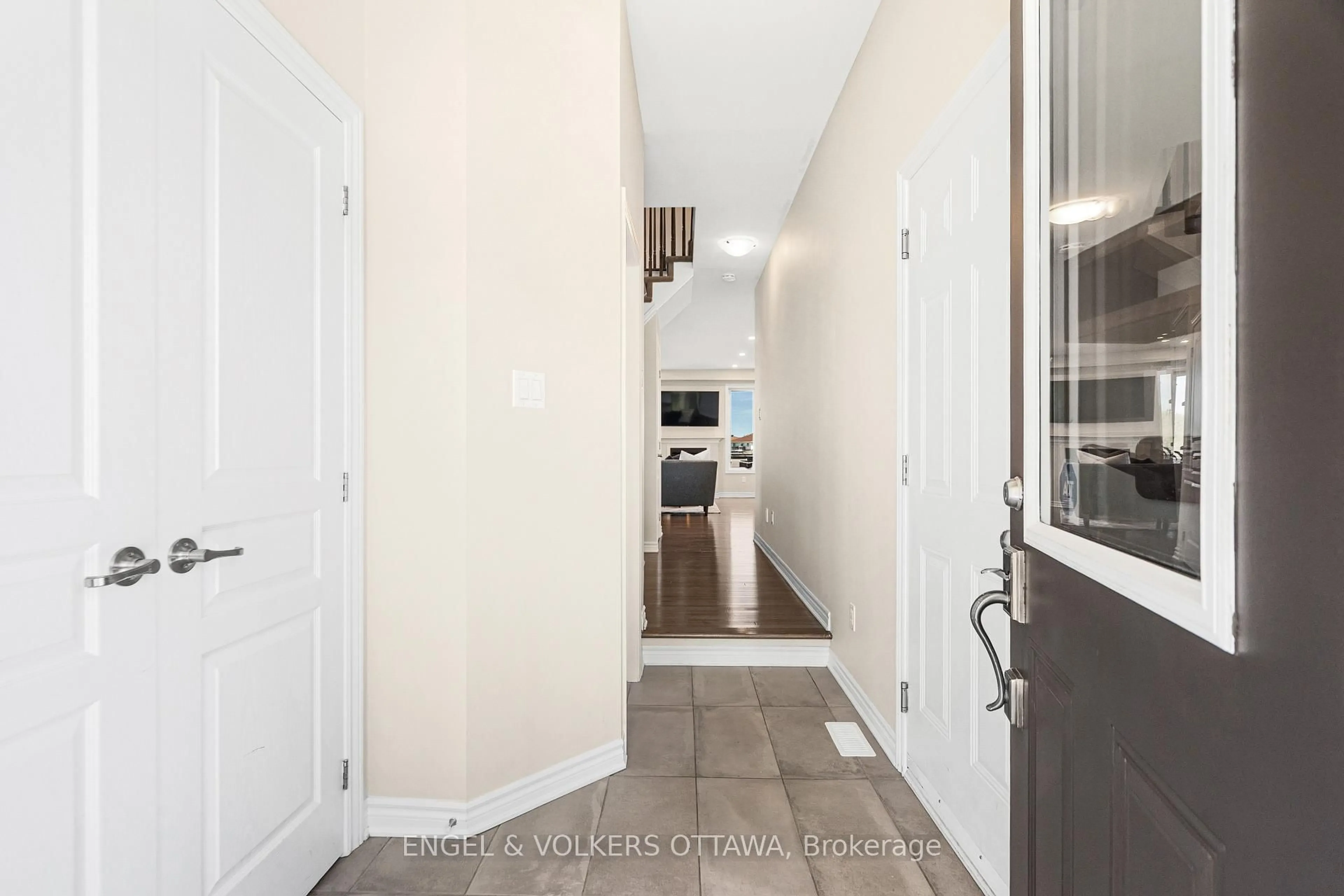 Indoor entryway for 579 VIA MATTINO Way, Ottawa Ontario K2J 4N5