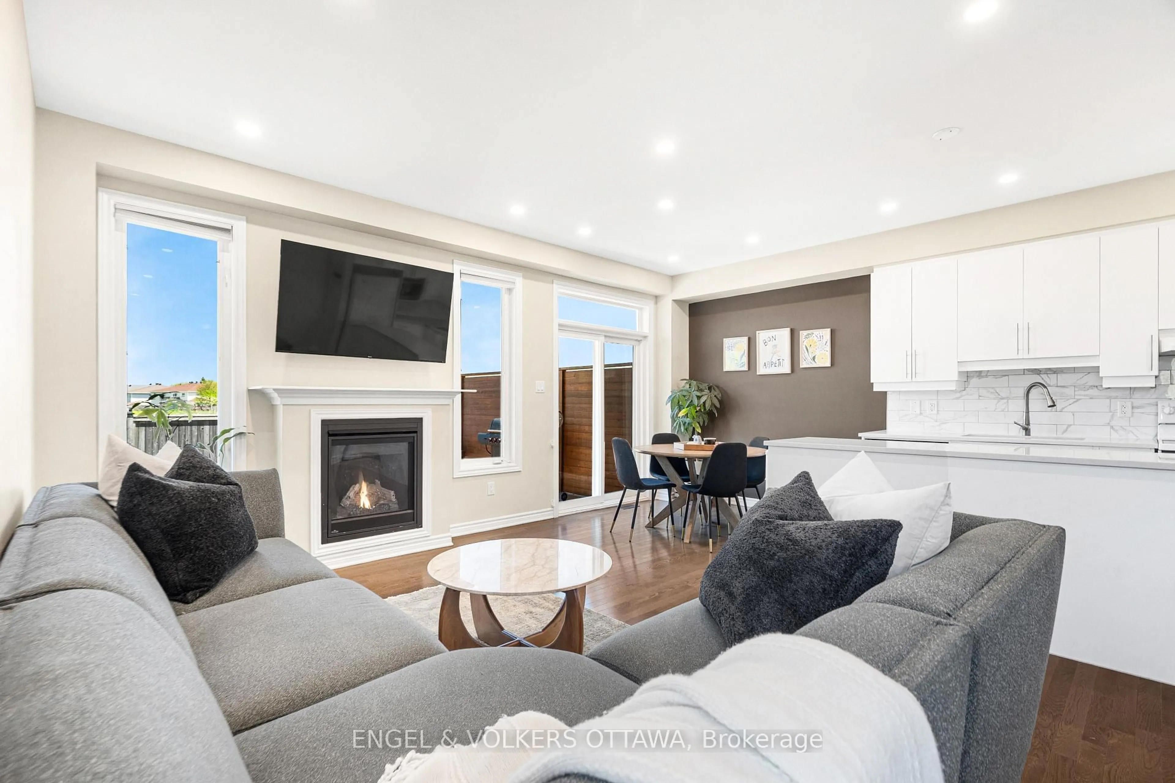Living room with furniture, unknown for 579 VIA MATTINO Way, Ottawa Ontario K2J 4N5