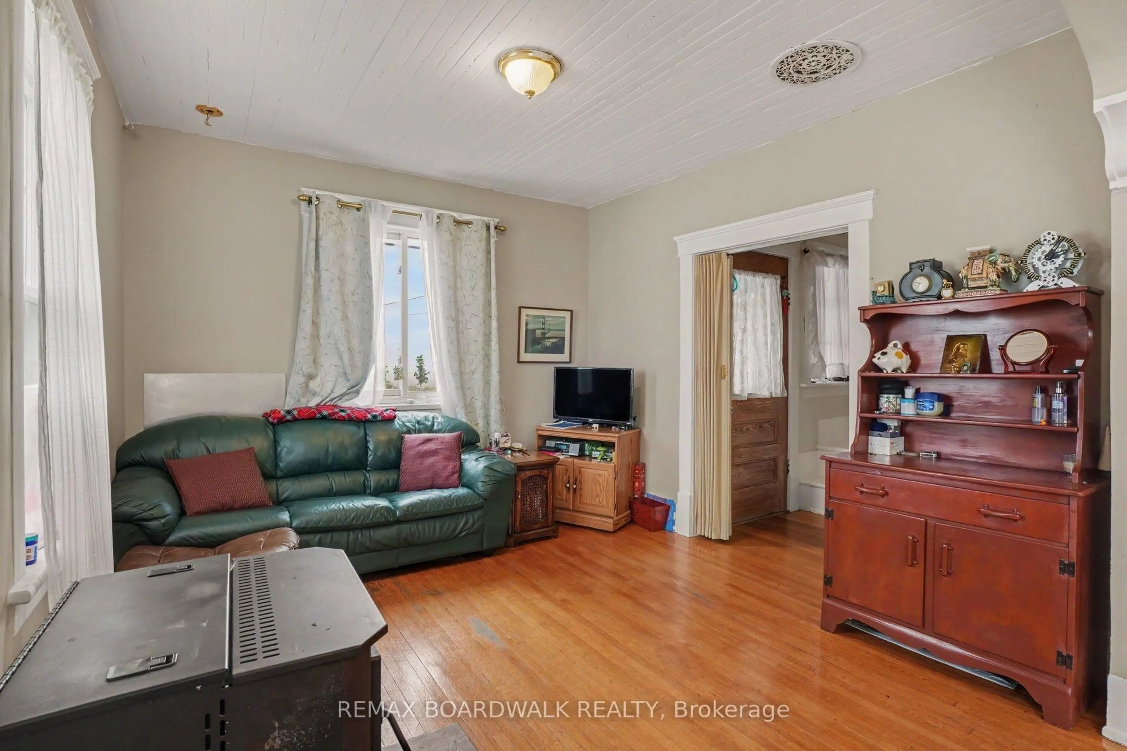 Living room with furniture, unknown for 11049 Gilmour Rd, South Dundas Ontario K0E 1C0