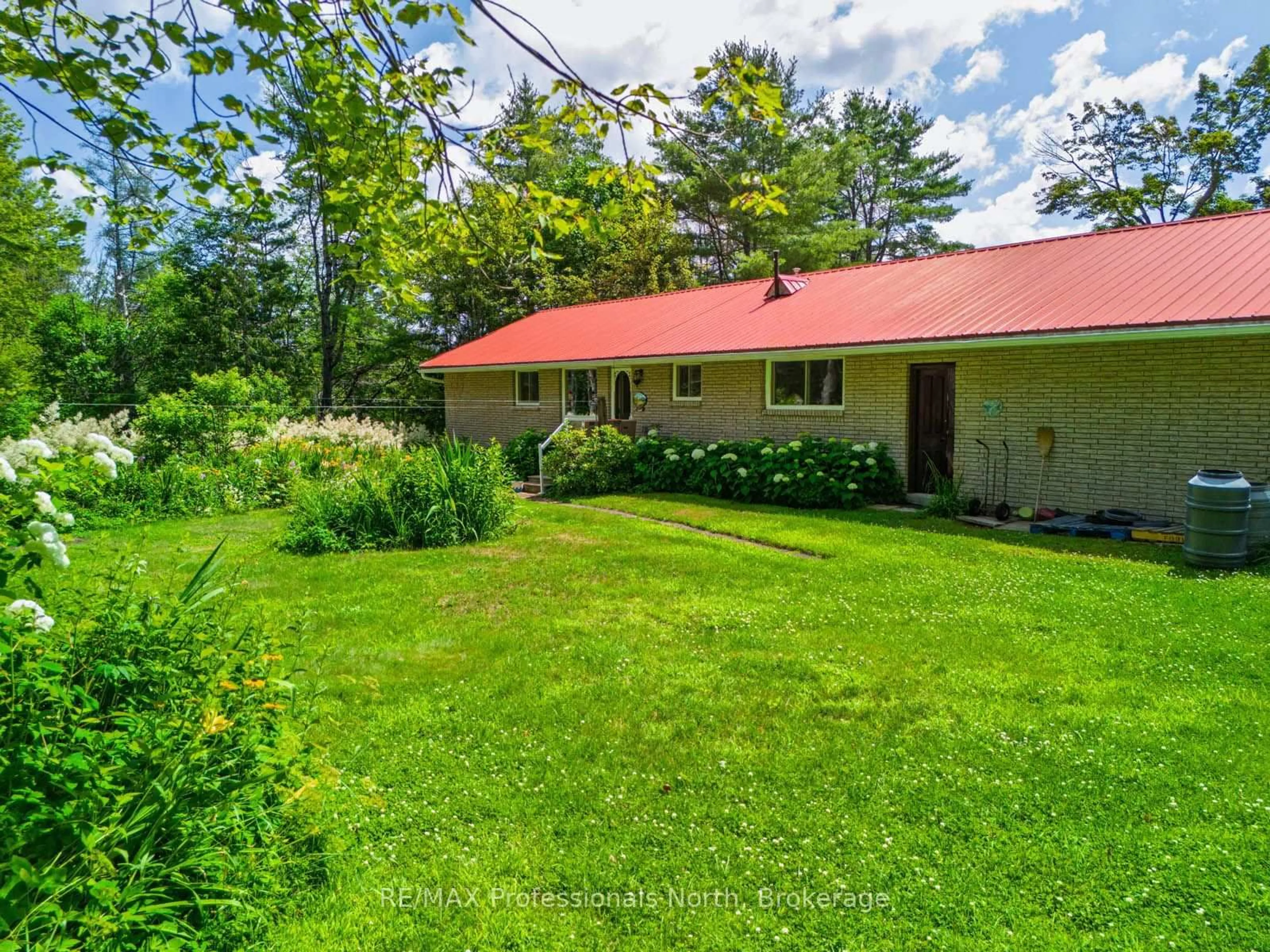 A pic from outside/outdoor area/front of a property/back of a property/a pic from drone, unknown for 2501 Muskoka Road 117 Highway, Lake of Bays Ontario P0B 1A0