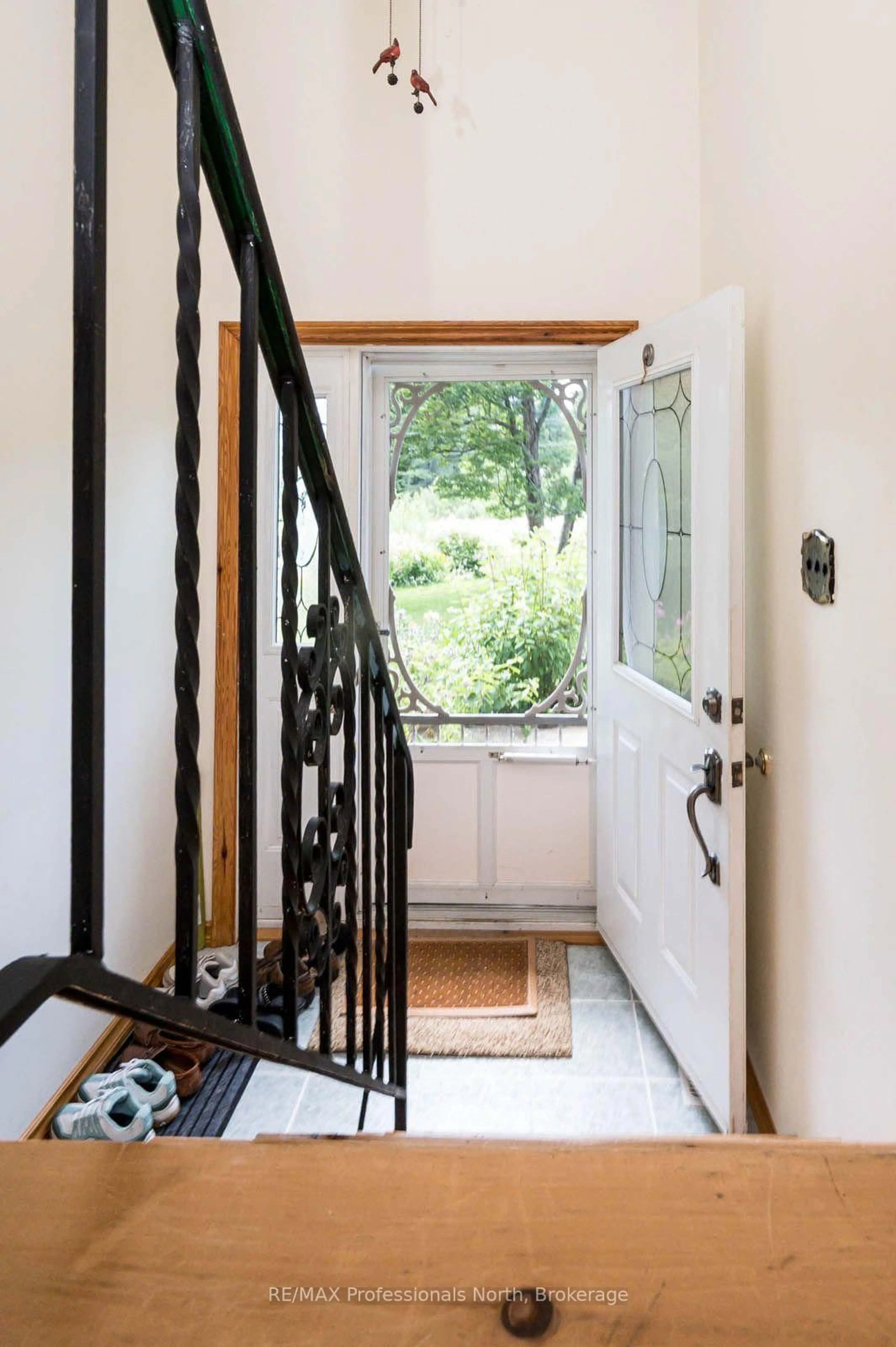 Indoor entryway for 2501 Muskoka Road 117 Highway, Lake of Bays Ontario P0B 1A0