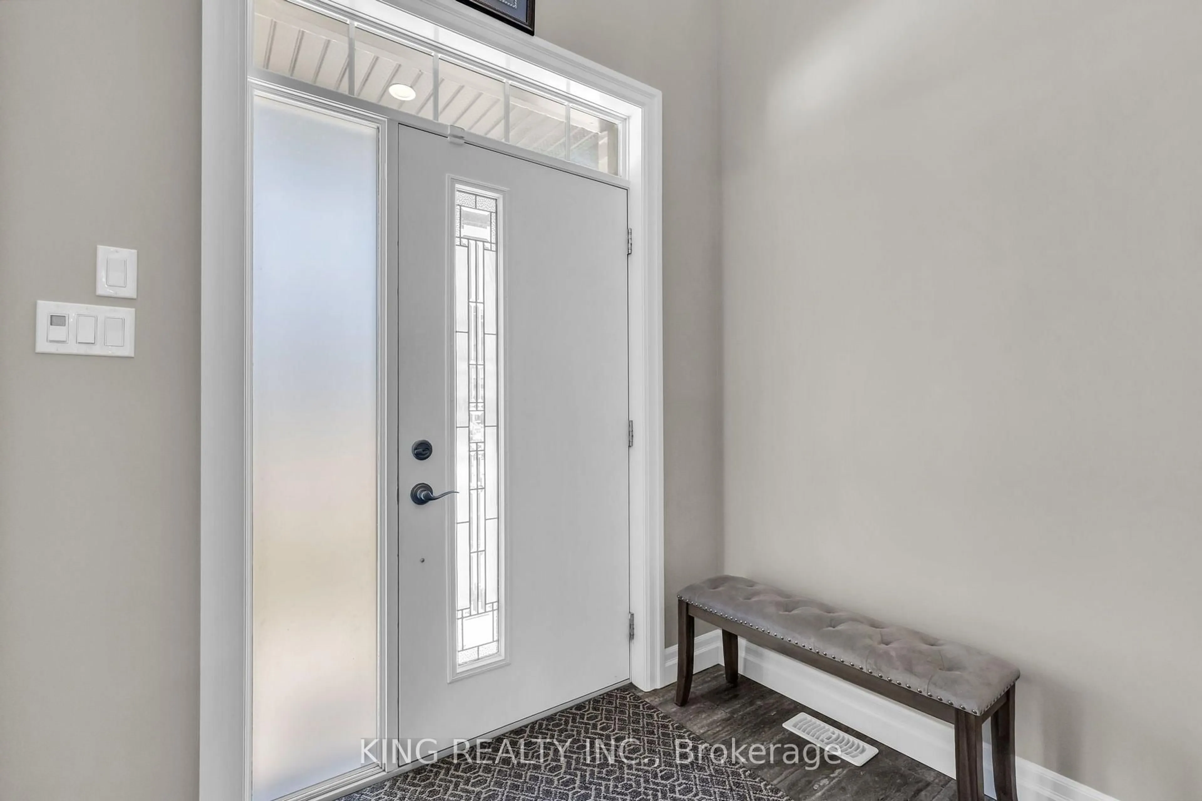 Indoor entryway for 1061 Eagletrace Dr #33, London North Ontario N6G 0T3