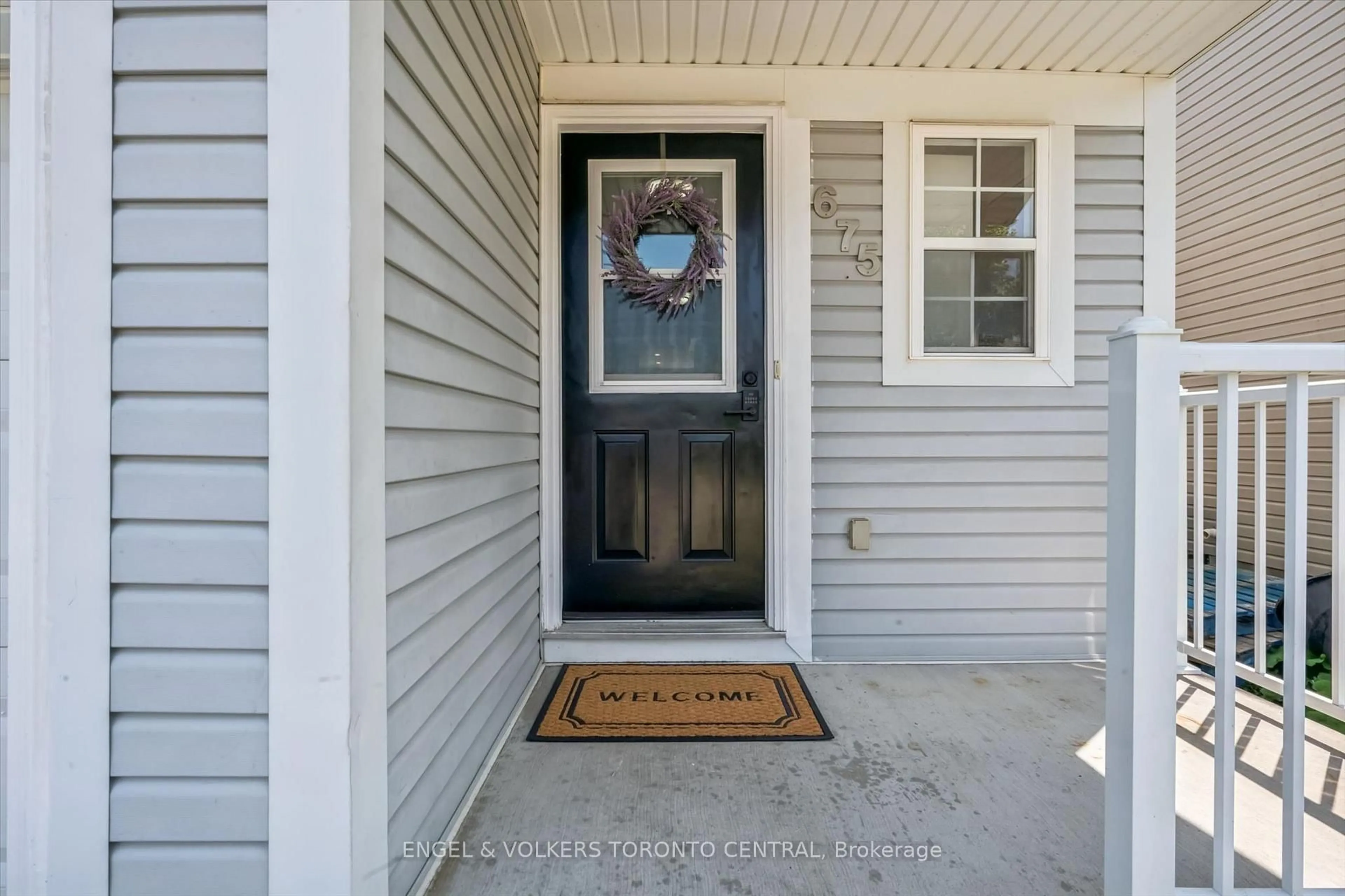Indoor entryway for 675 New Hampshire St, Waterloo Ontario N2K 4L8
