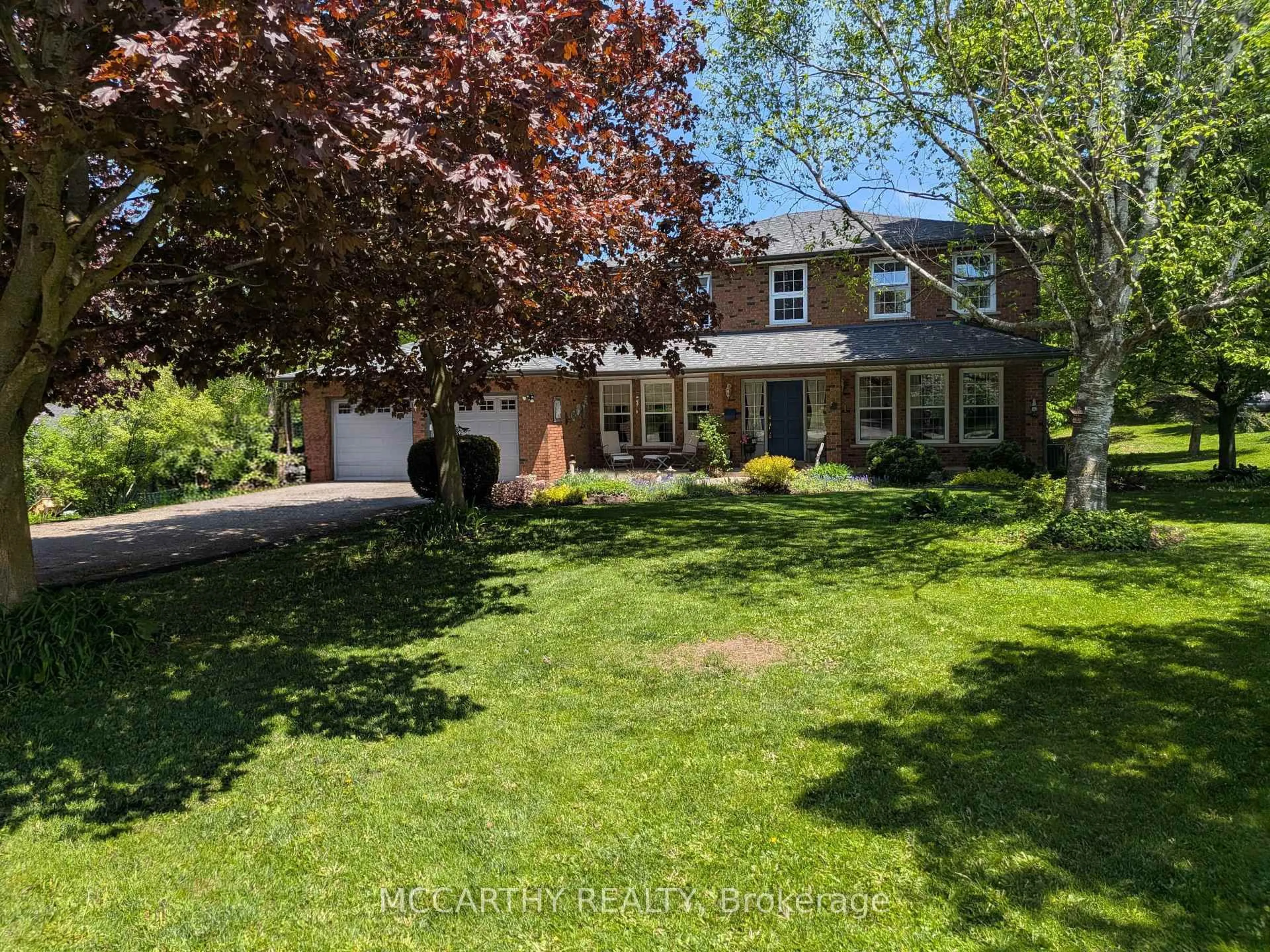 A pic from outside/outdoor area/front of a property/back of a property/a pic from drone, street for 11 Lynda Ave, Mono Ontario L9W 1Z4