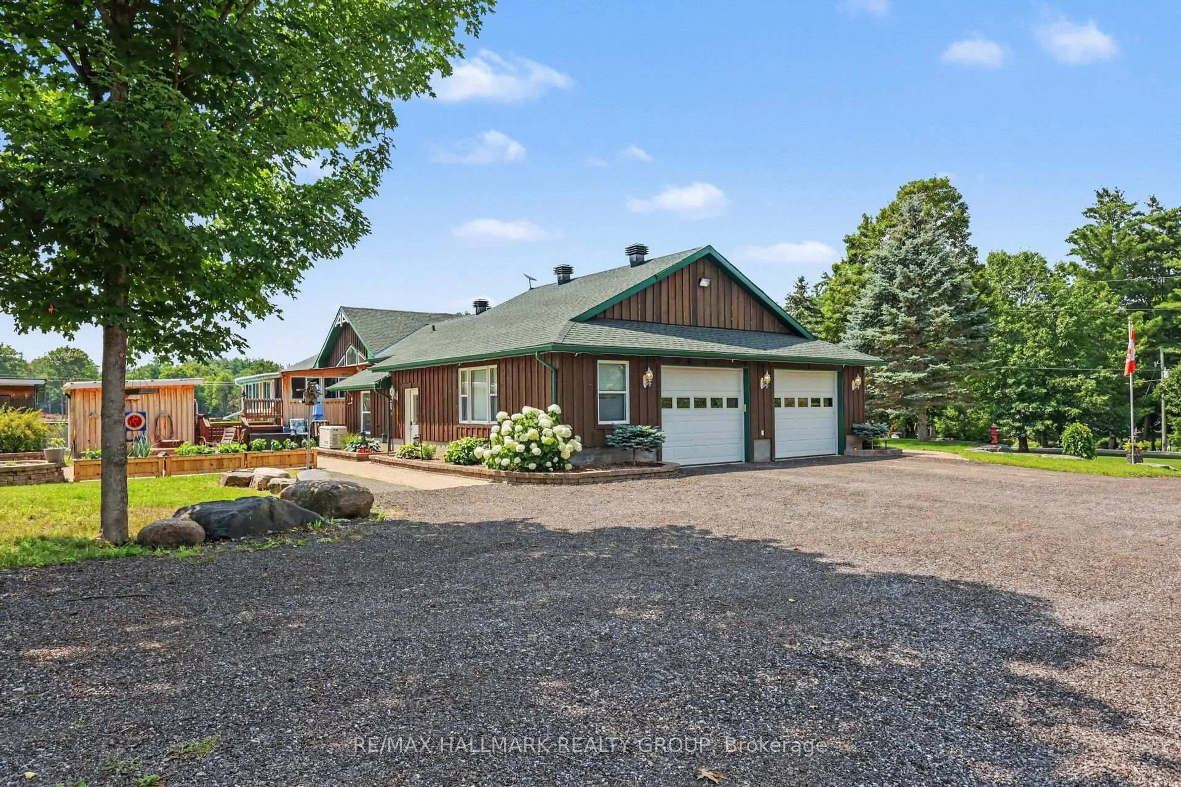 A pic from outside/outdoor area/front of a property/back of a property/a pic from drone, street for 117 Lorlei Dr, White Lake Ontario K0A 3L0