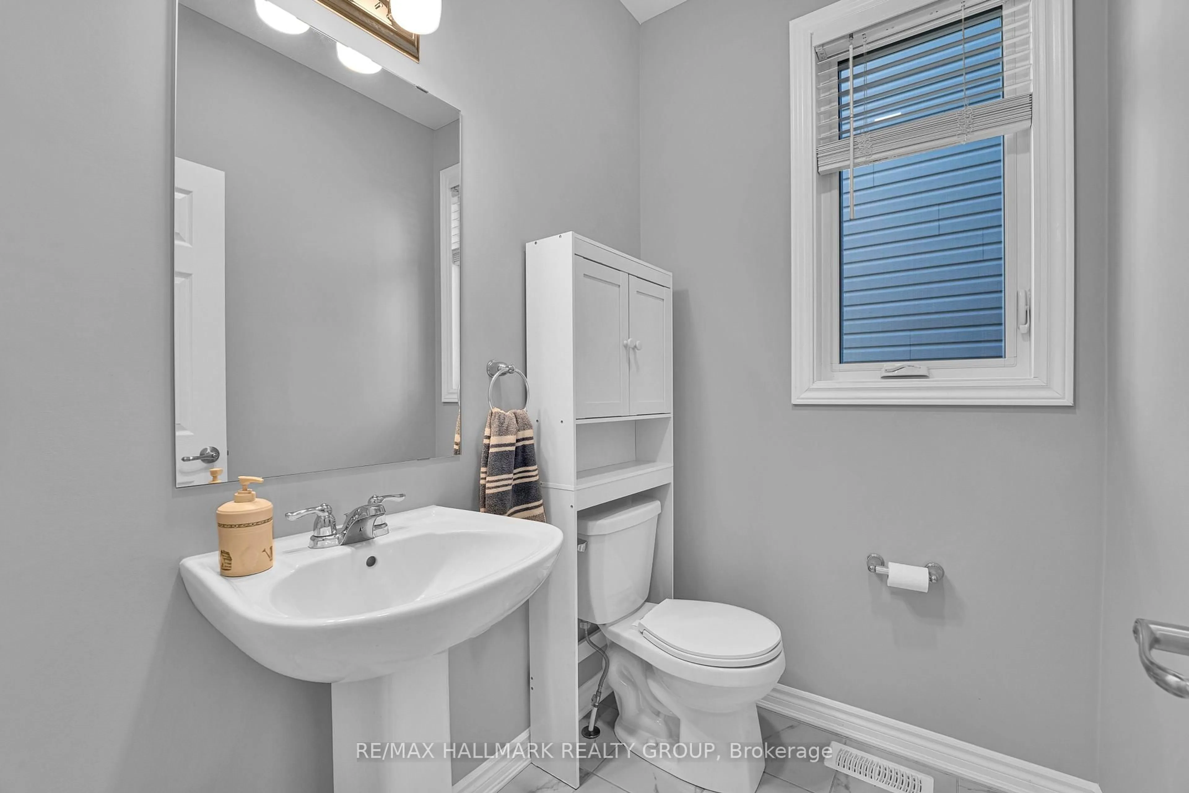 Standard bathroom, ceramic/tile floor for 305 Sweetclover Way, Ottawa Ontario K4A 1E6