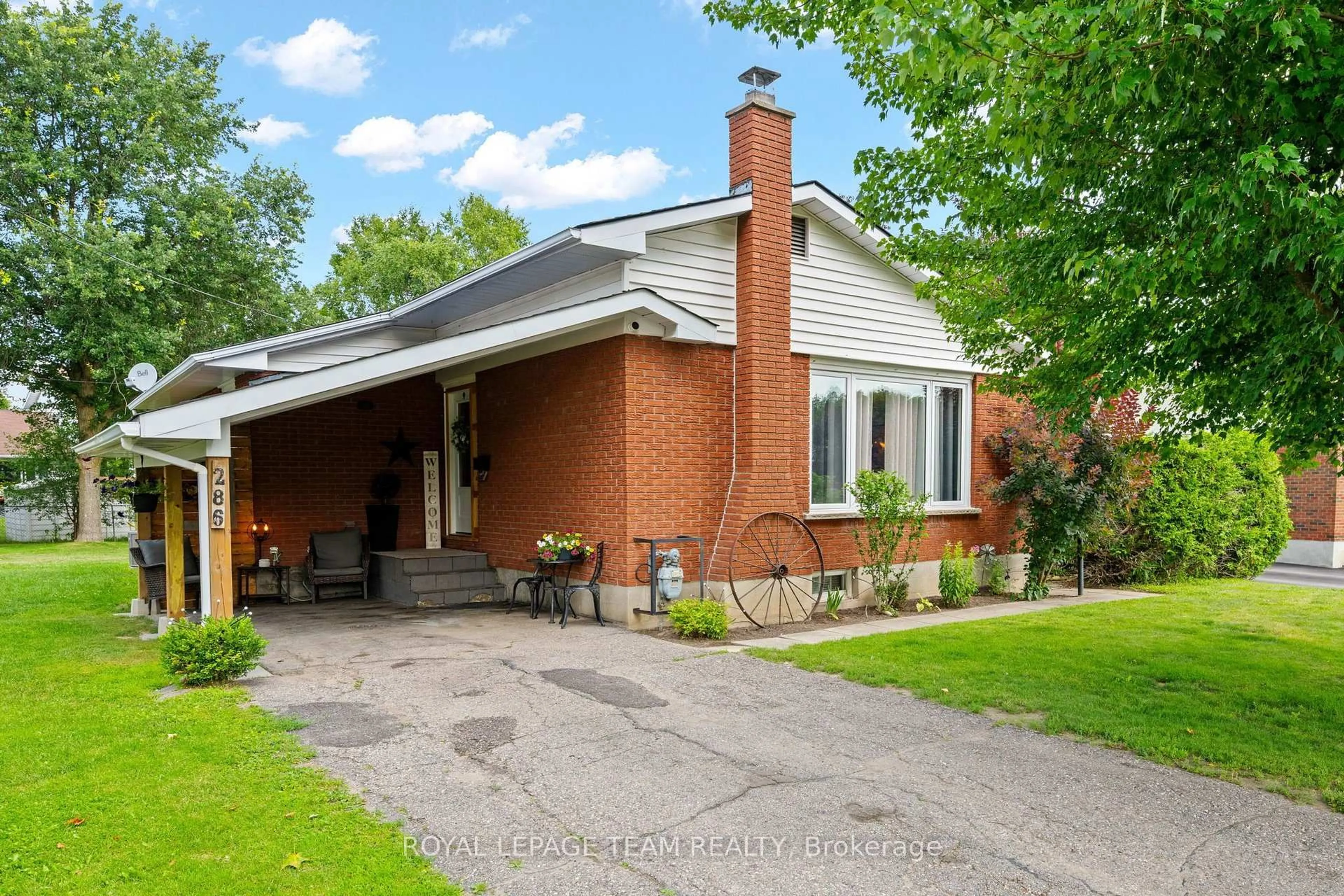 Home with brick exterior material, street for 286 James St, Renfrew Ontario K7V 2N9