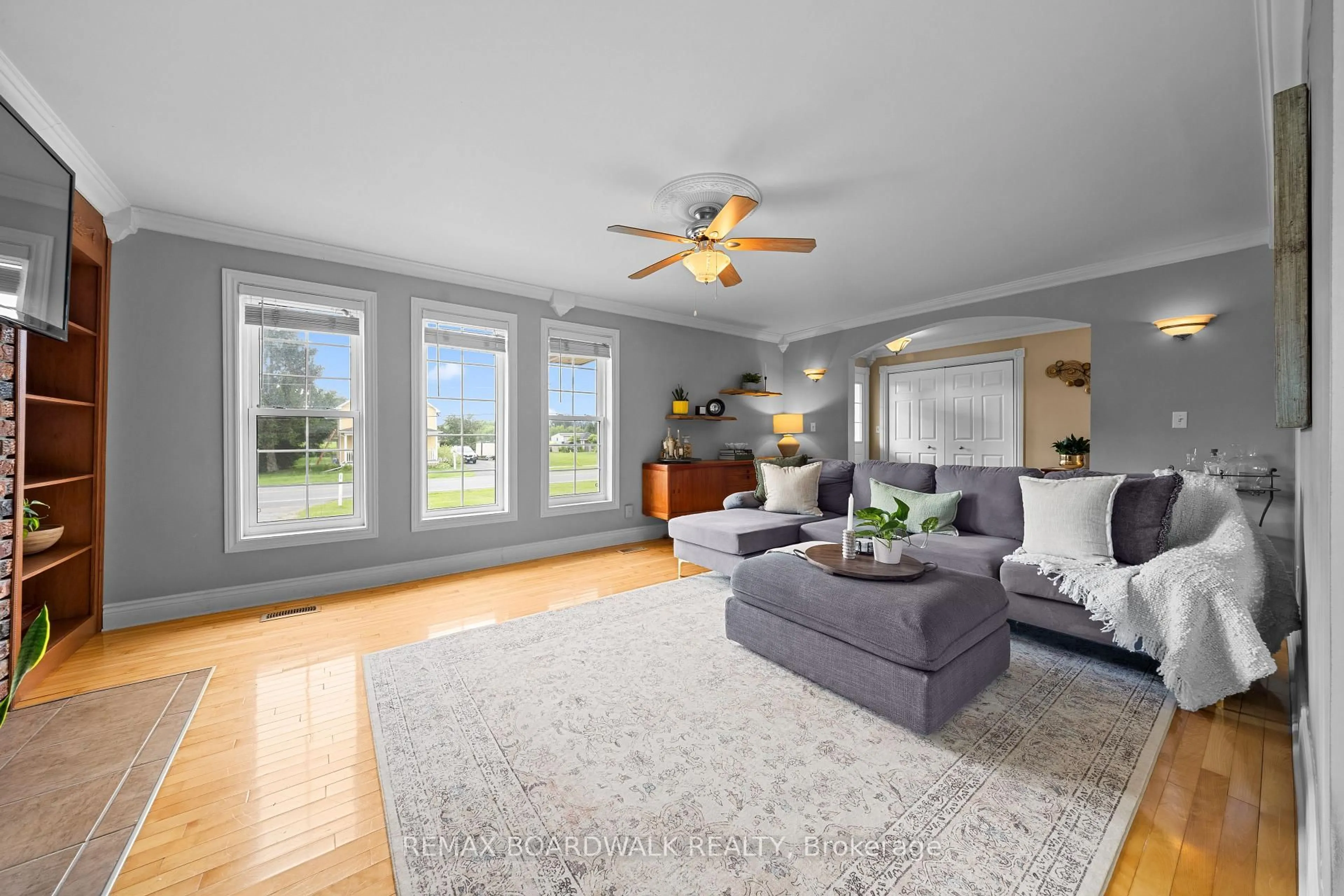 Living room with furniture, unknown for 955 Lacroix Rd, Clarence-Rockland Ontario K0A 2A0