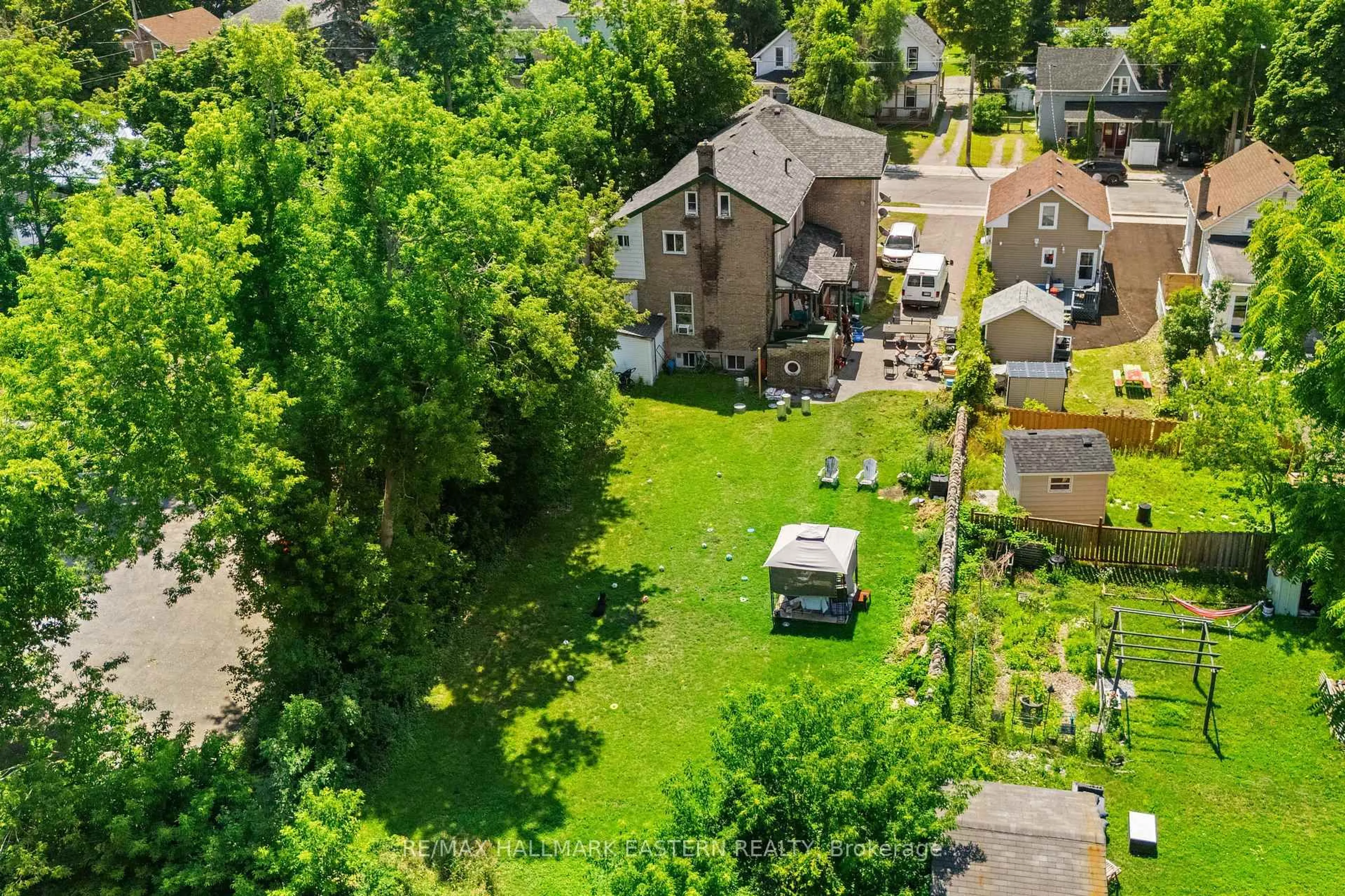 A pic from outside/outdoor area/front of a property/back of a property/a pic from drone, street for 220 Dublin St, Peterborough Ontario K9H 3B7