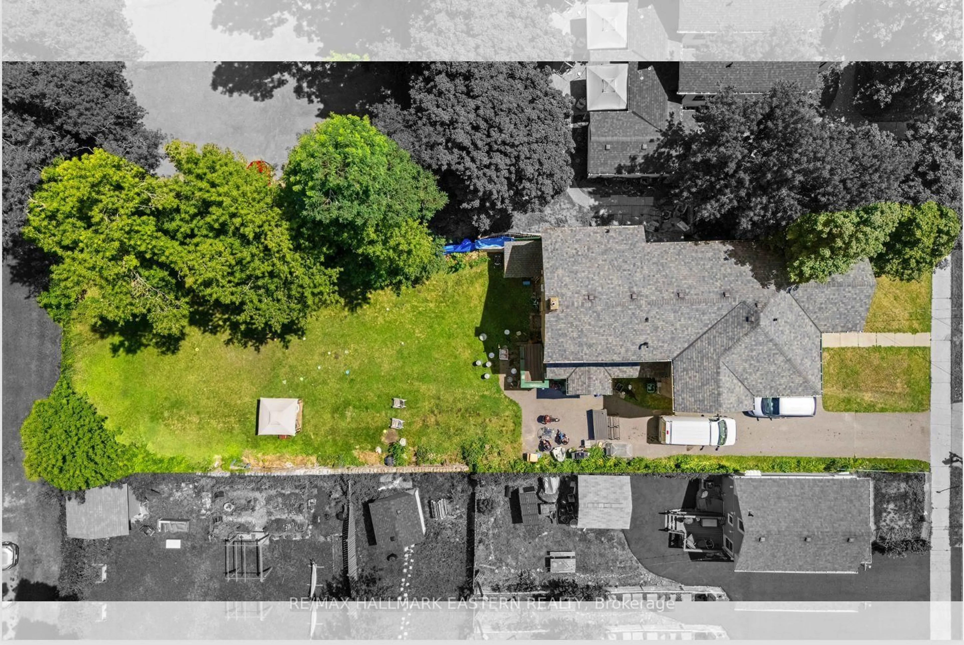 A pic from outside/outdoor area/front of a property/back of a property/a pic from drone, street for 220 Dublin St, Peterborough Ontario K9H 3B7