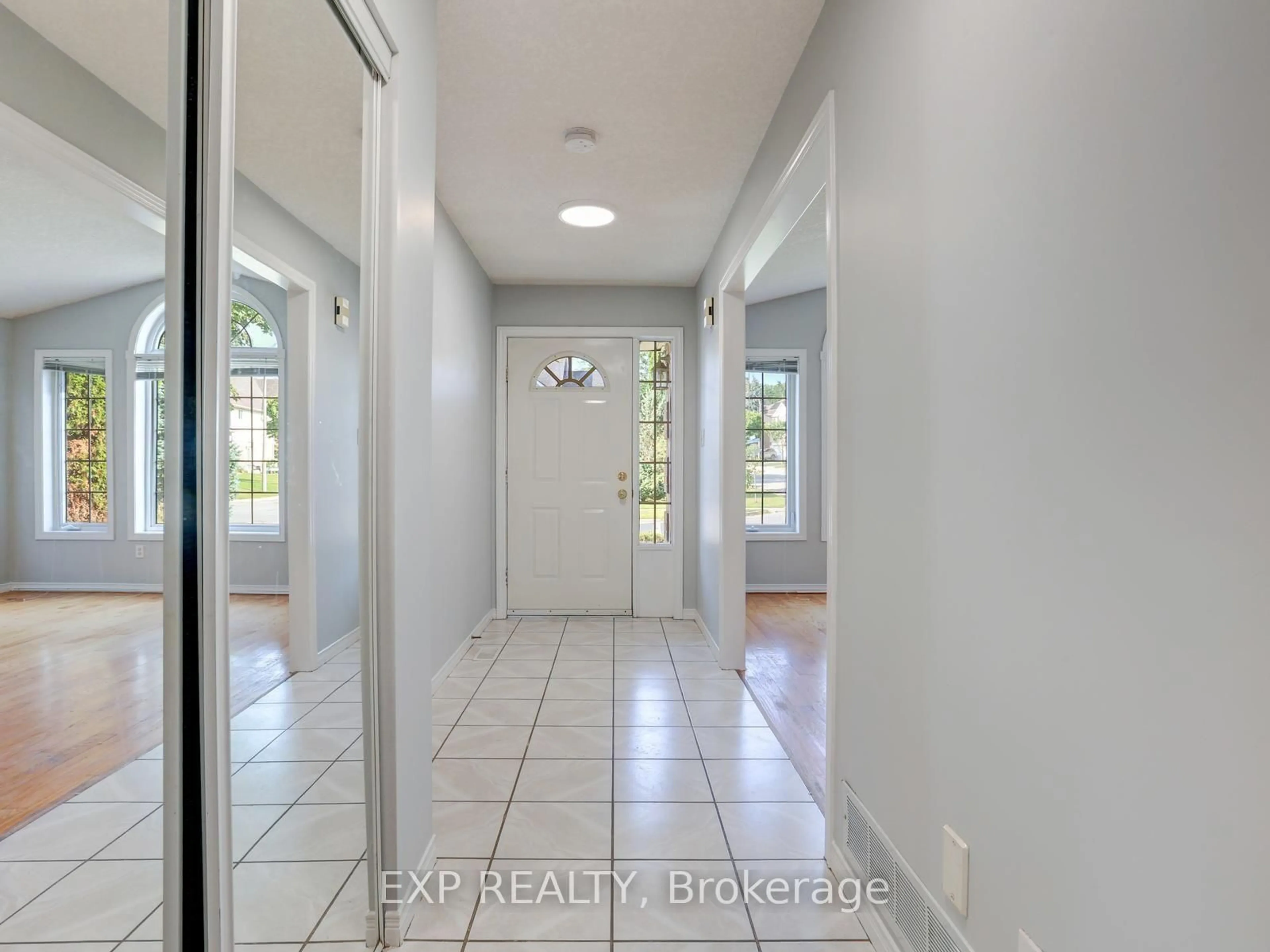 Indoor entryway for 163 Daimler Dr, Kitchener Ontario N2A 4C7