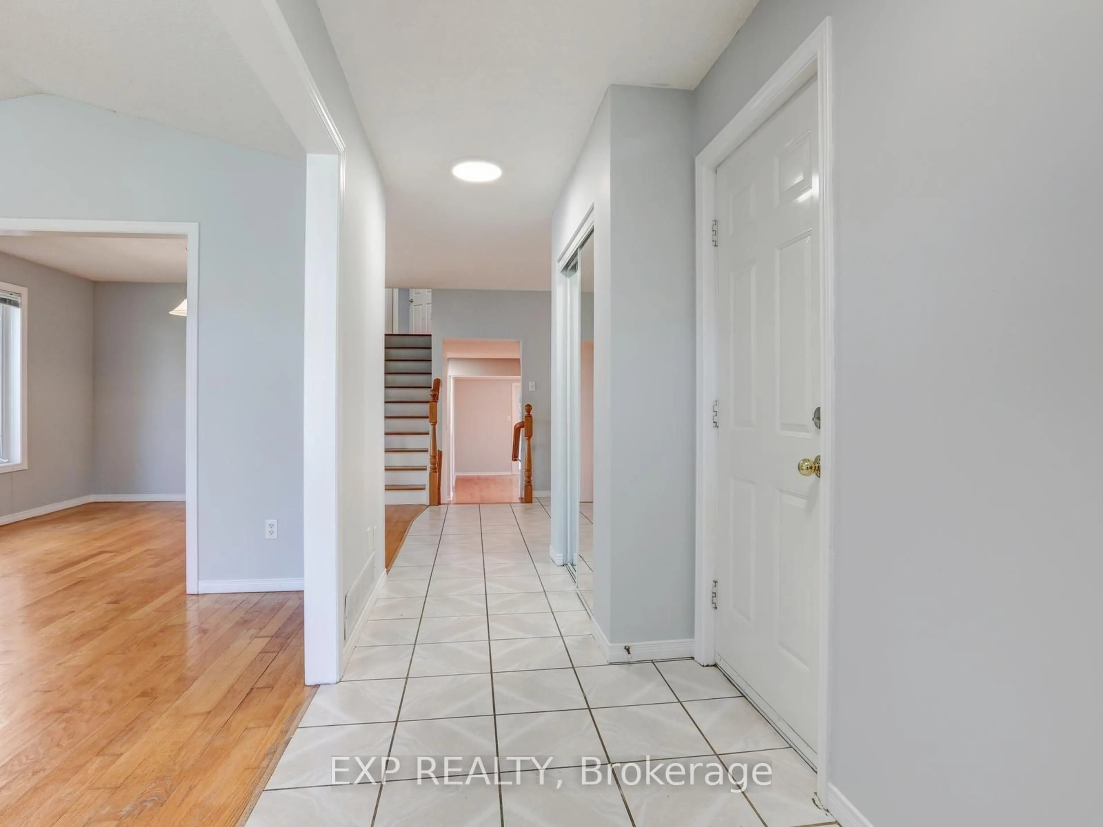 Indoor entryway for 163 Daimler Dr, Kitchener Ontario N2A 4C7