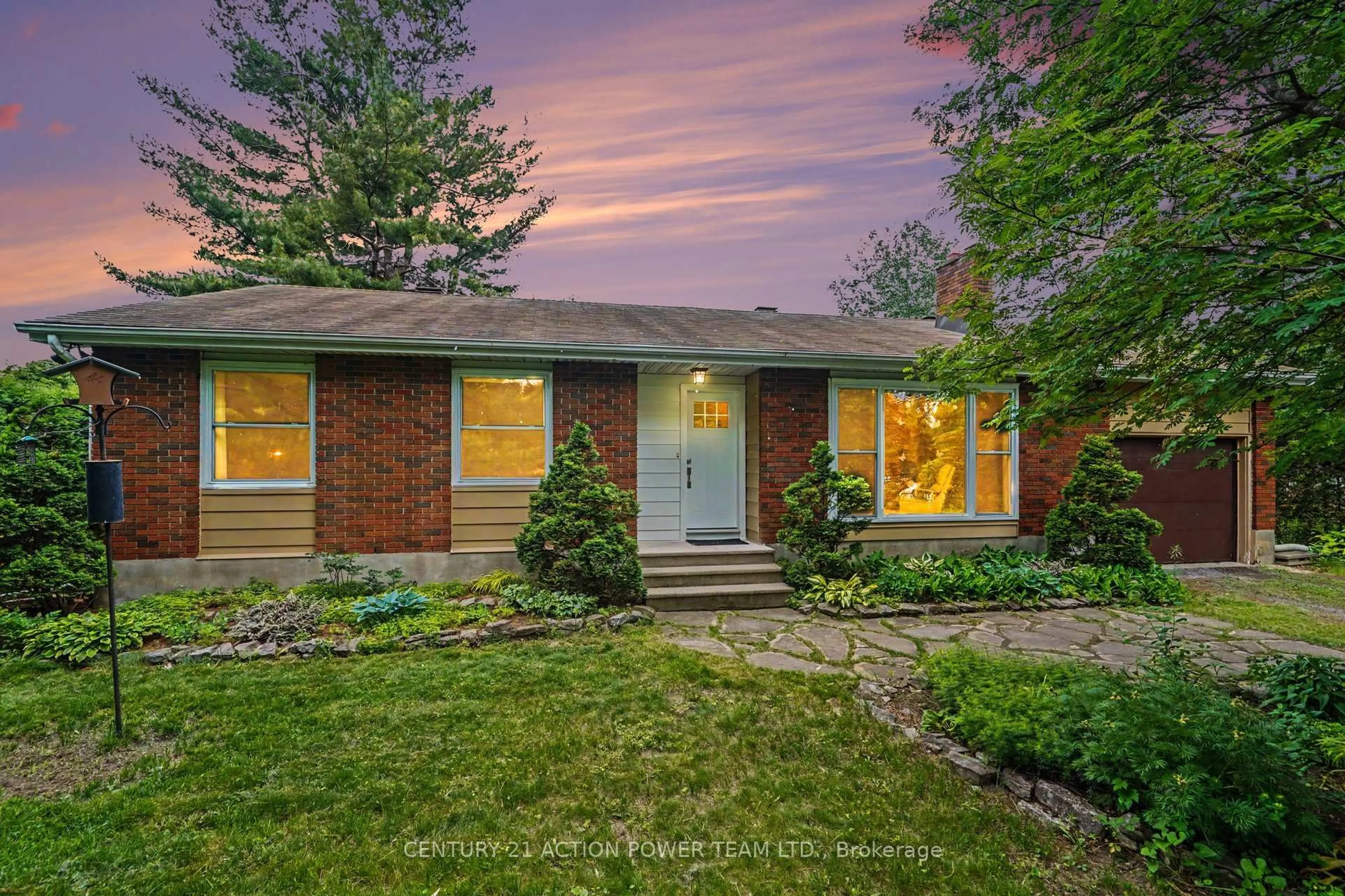 Home with brick exterior material, street for 931 Kevin Cres, Ottawa Ontario K4C 1C5