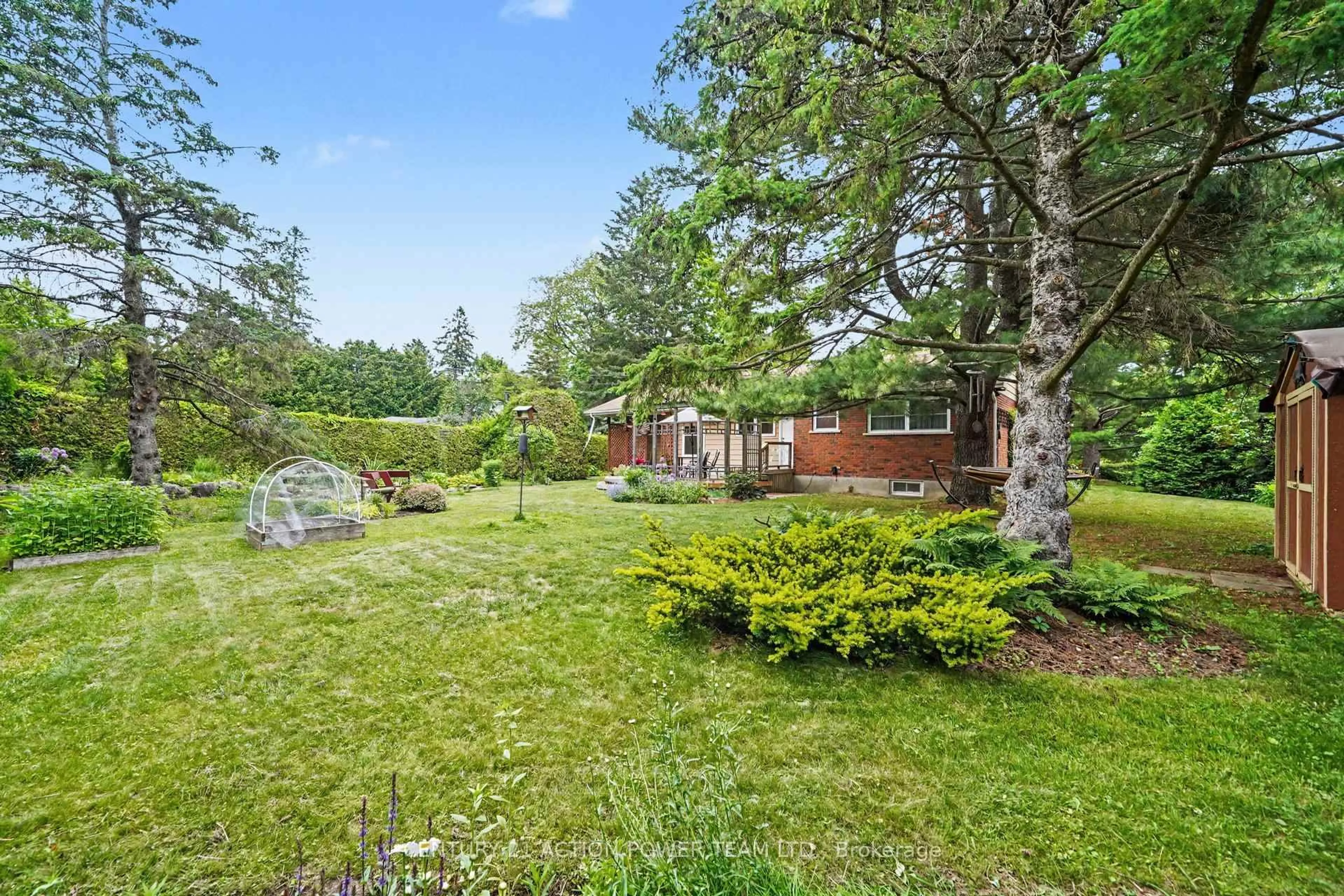 A pic from outside/outdoor area/front of a property/back of a property/a pic from drone, forest/trees view for 931 Kevin Cres, Ottawa Ontario K4C 1C5