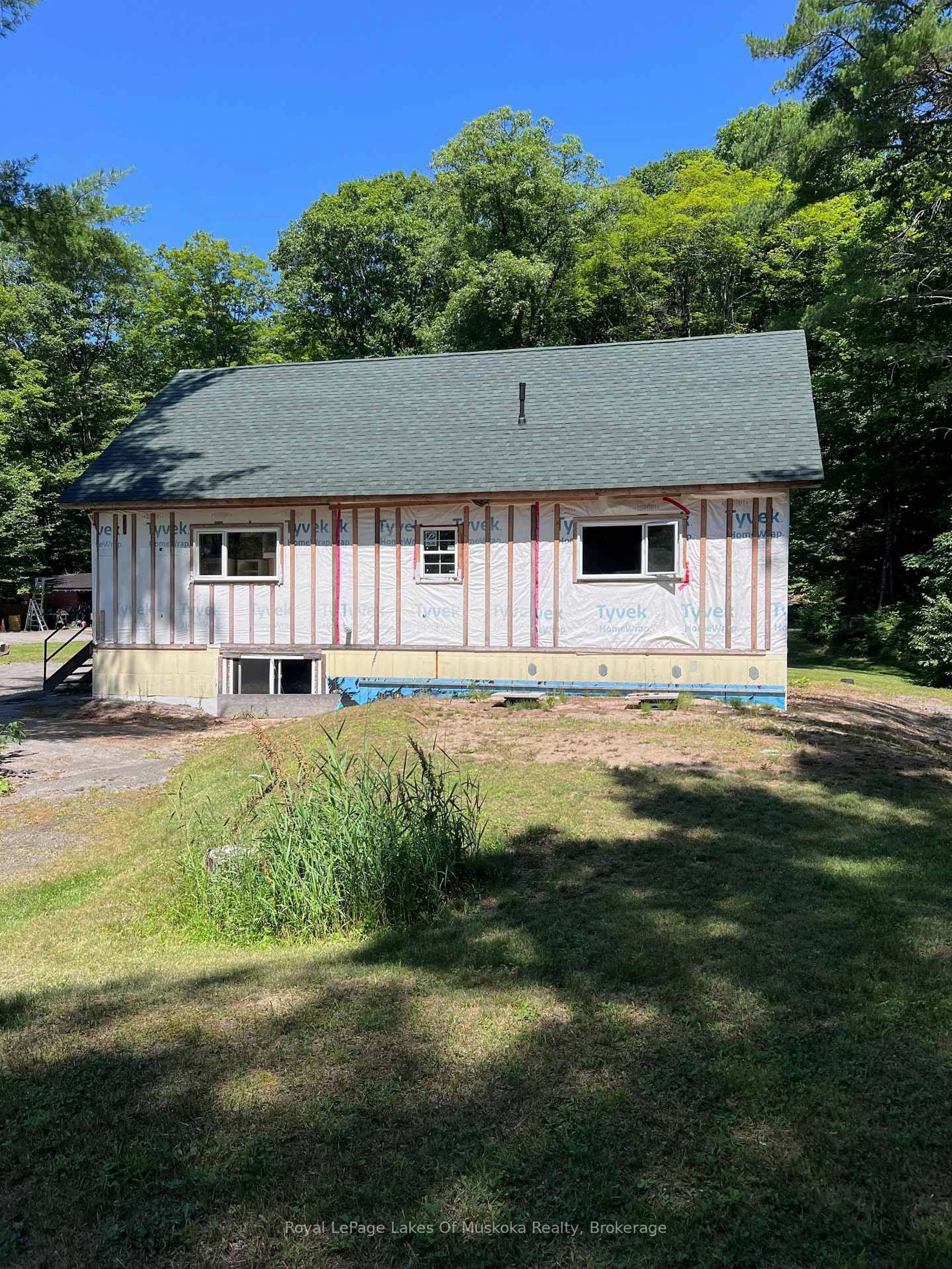Unknown for 1096 Raymond Rd, Muskoka Lakes Ontario P0B 1M0
