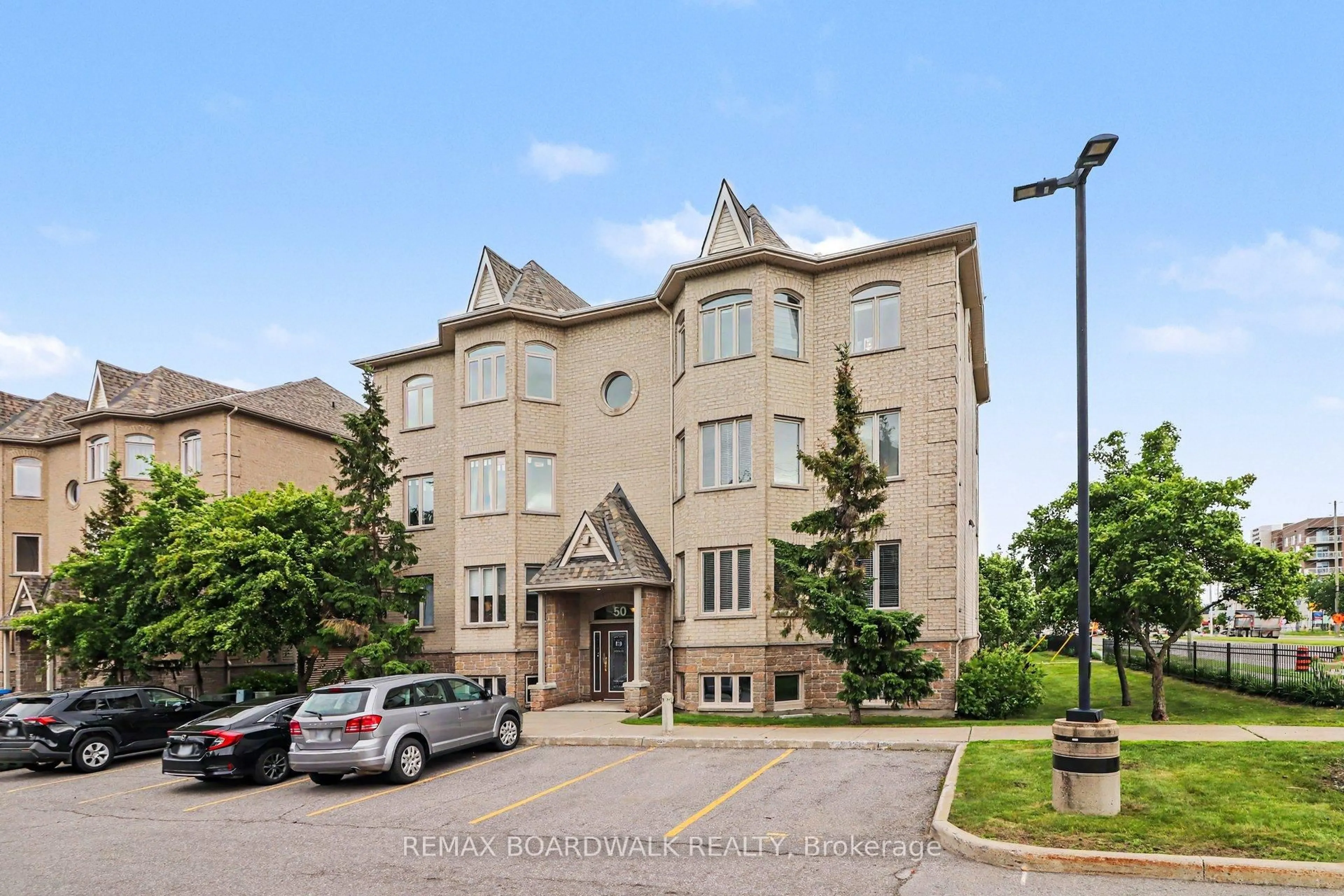 Indoor foyer for 50 Briargate Private #7, Ottawa Ontario K4A 0C3