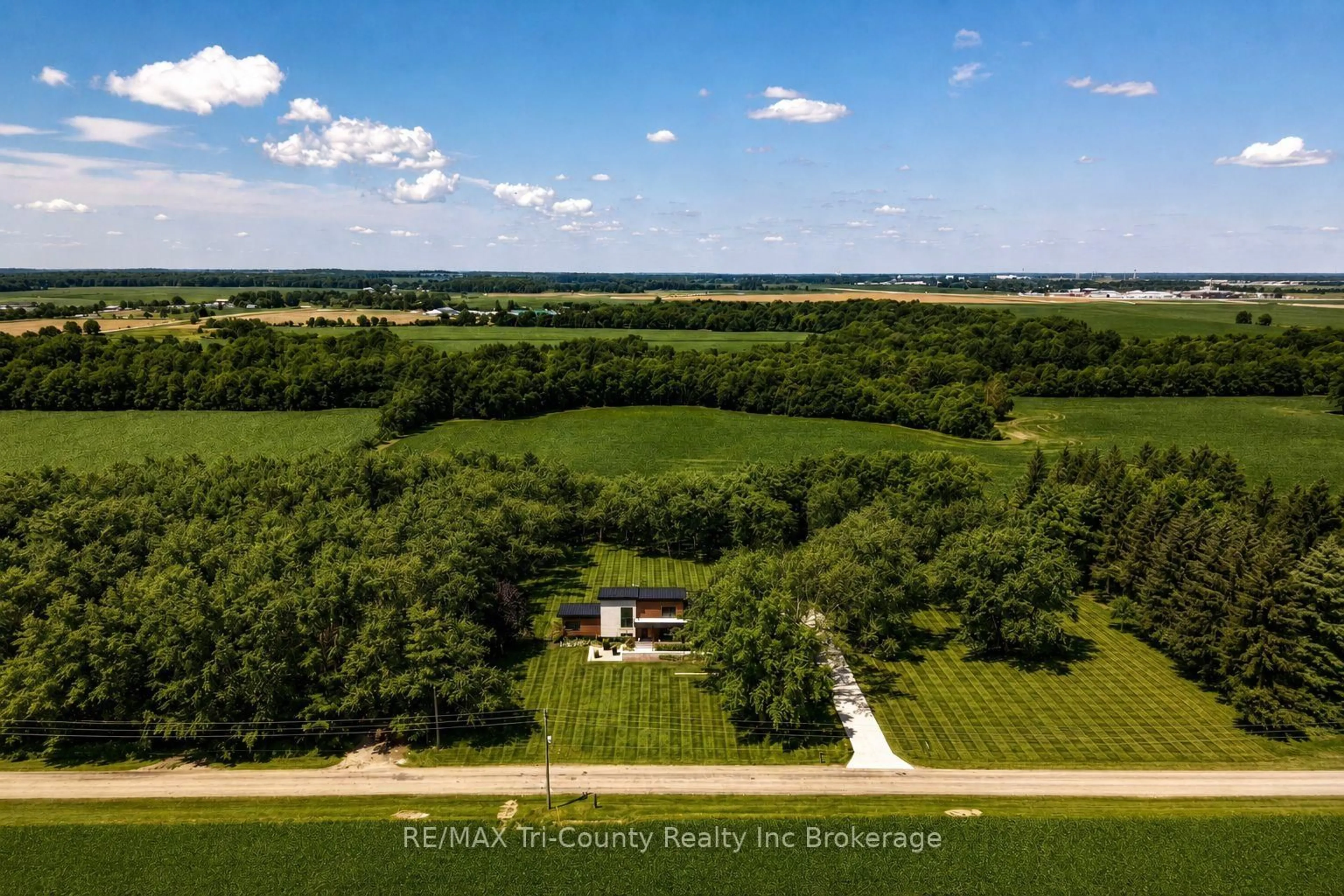 A pic from outside/outdoor area/front of a property/back of a property/a pic from drone, water/lake/river/ocean view for 8987 Powers Rd, Central Elgin Ontario N5P 3S7