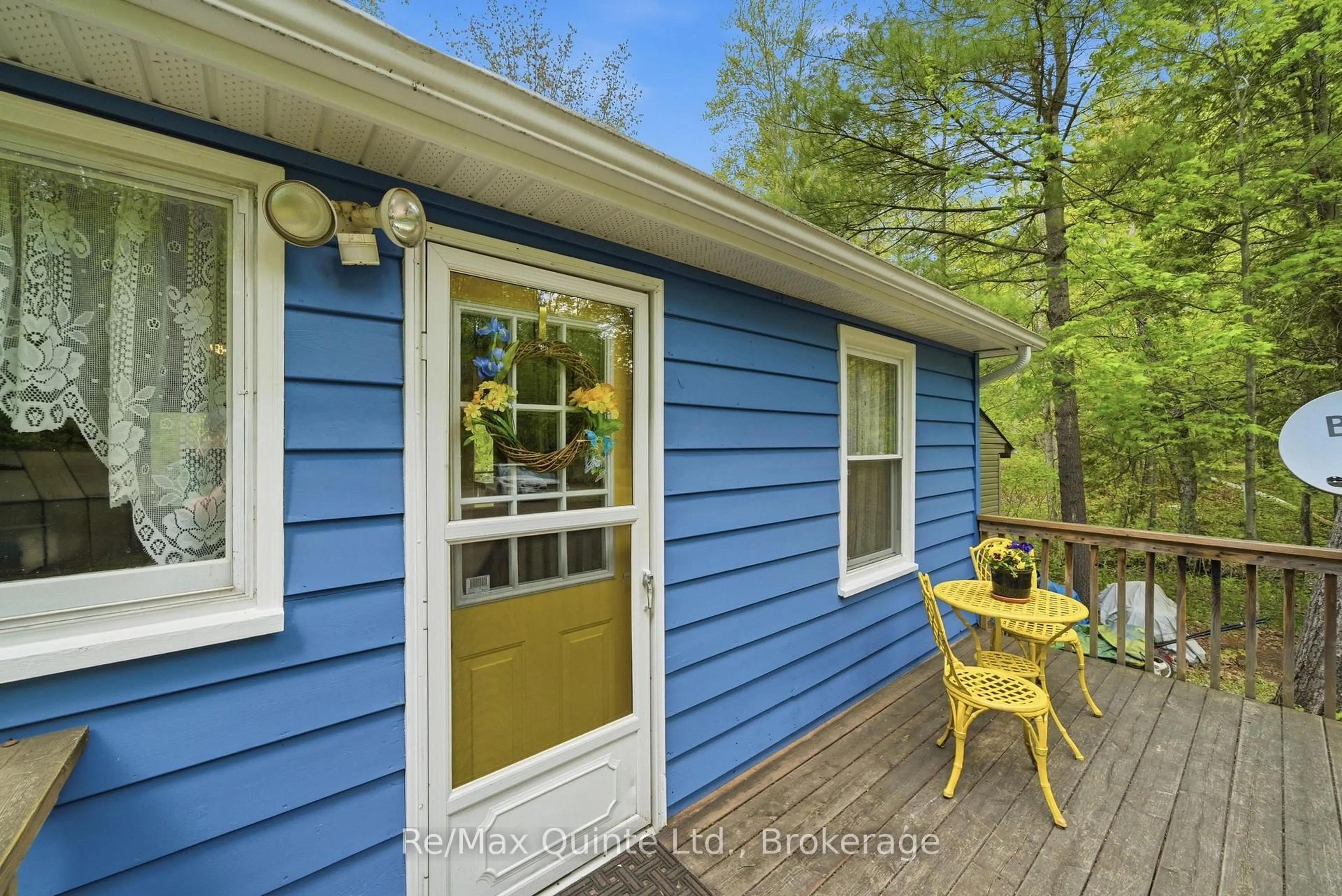Home with vinyl exterior material, unknown for 122 Cottage Lane, Tweed Ontario K0K 3J0