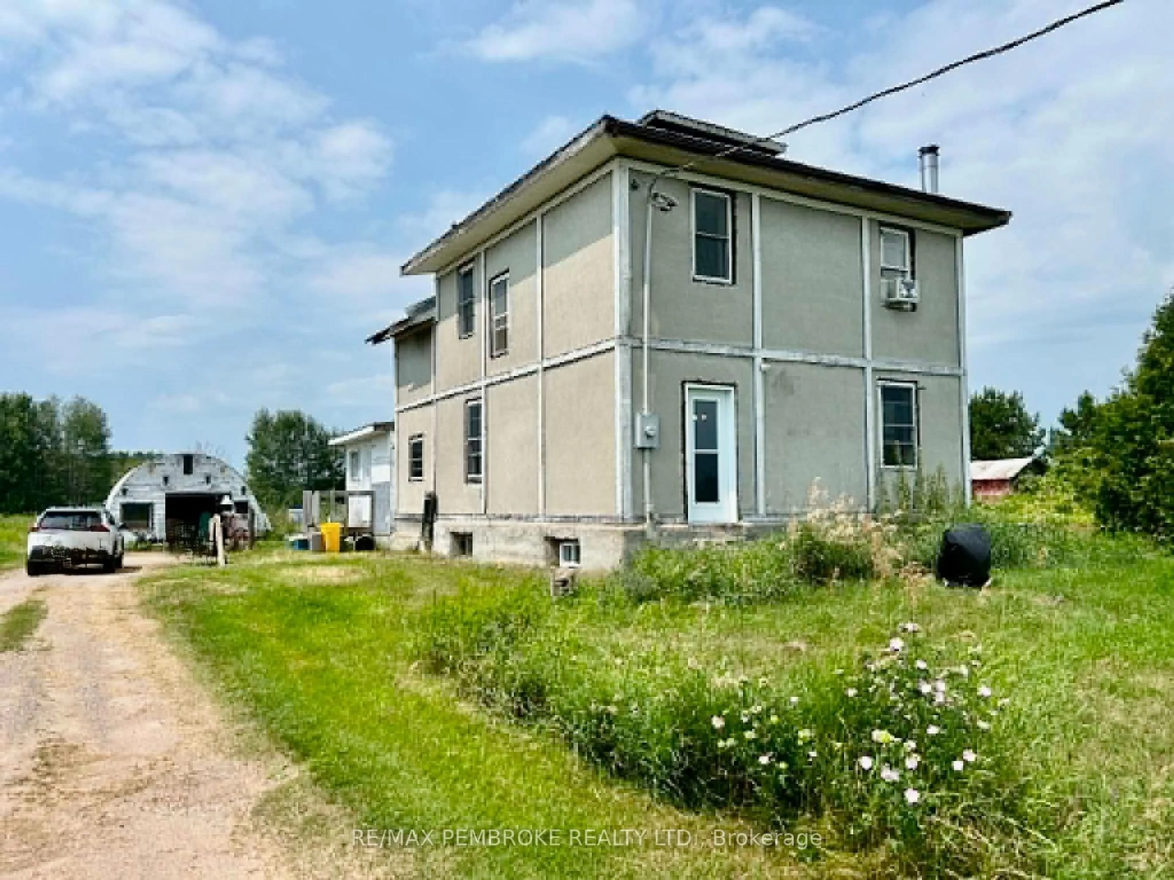 A pic from outside/outdoor area/front of a property/back of a property/a pic from drone, building for 827 B Line Rd, Pembroke Ontario K8A 6W5