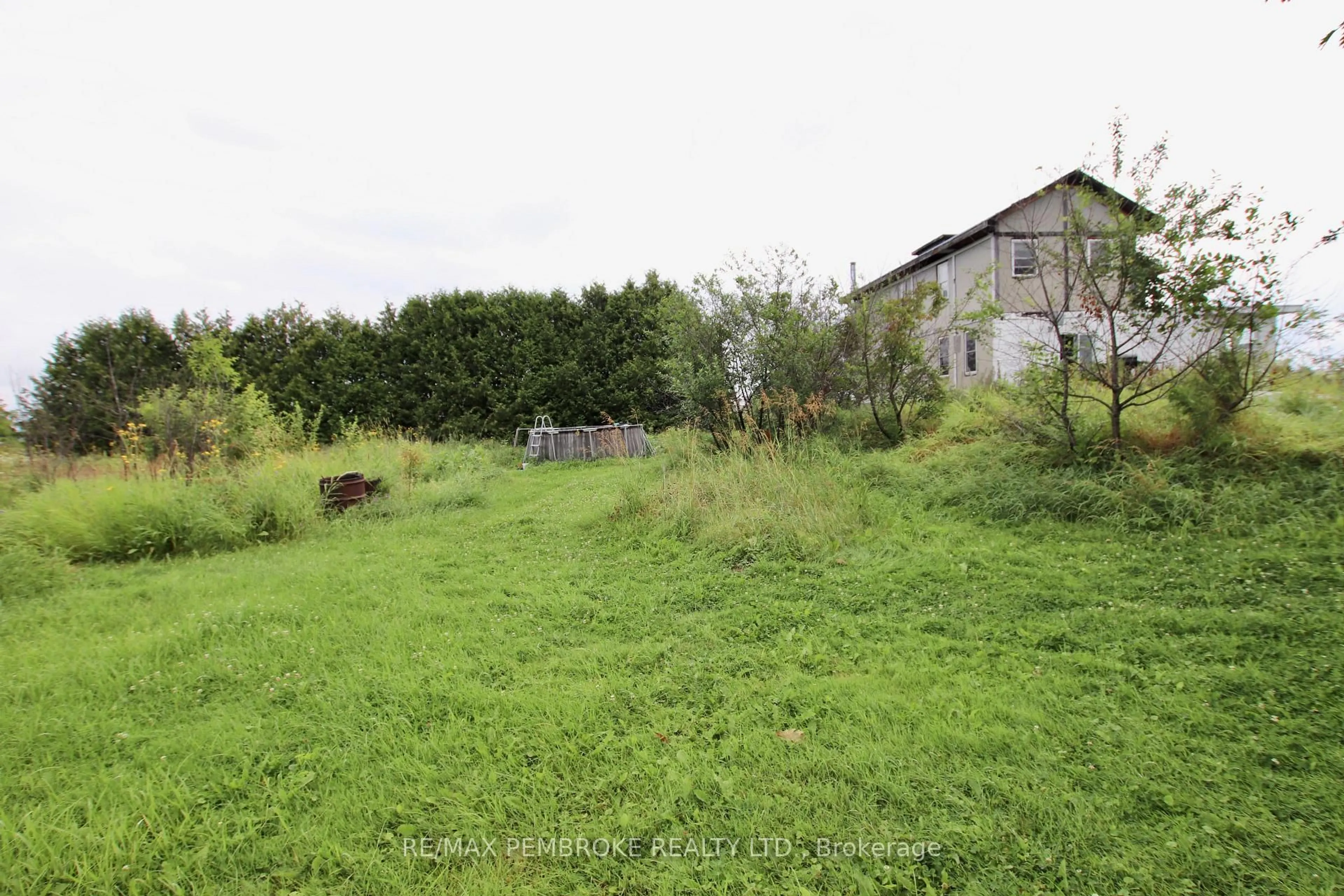 Shed for 827 B Line Rd, Pembroke Ontario K8A 6W5