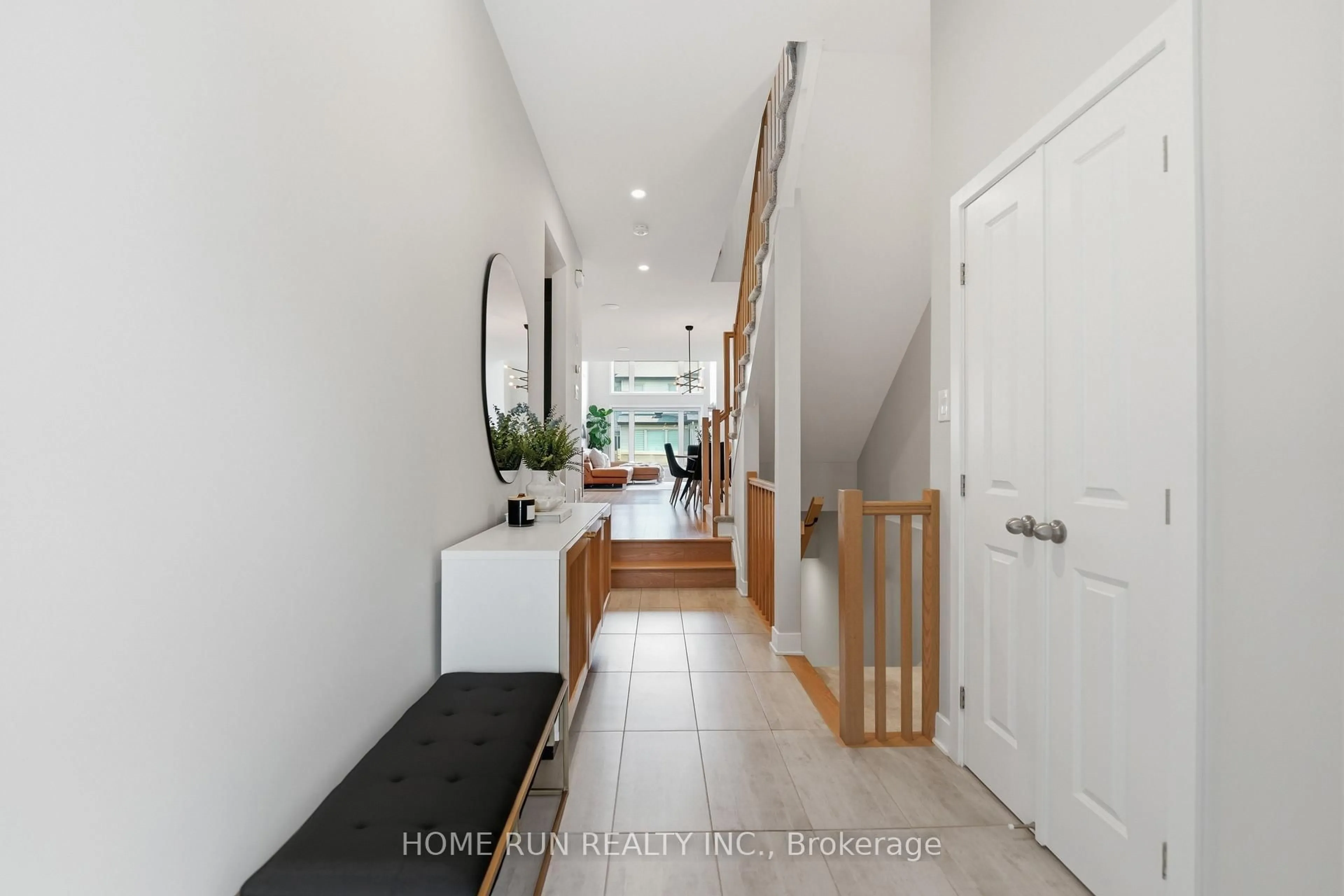 Indoor entryway for 570 Triangle St, Ottawa Ontario K2V 0M1
