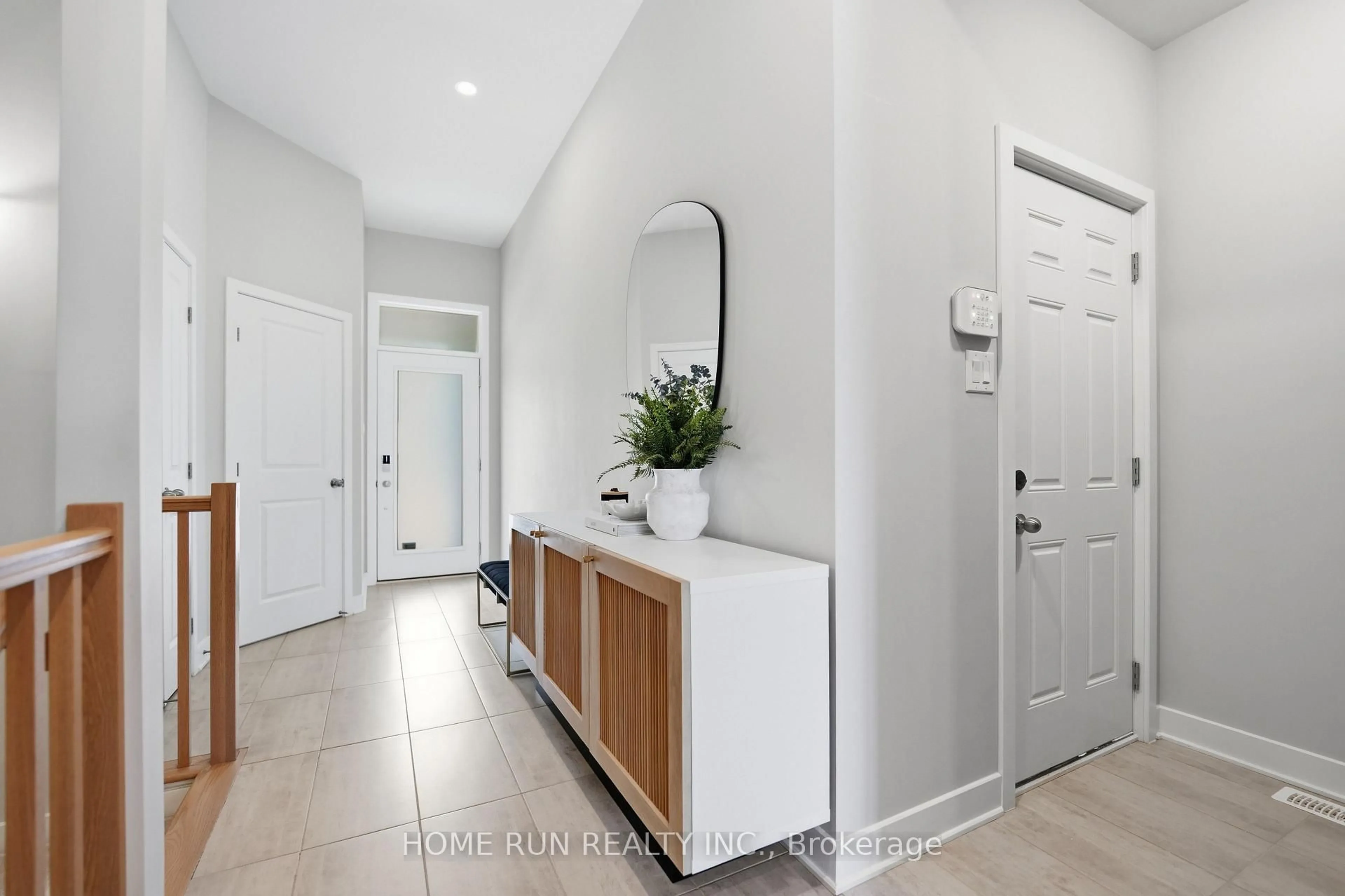 Indoor entryway for 570 Triangle St, Ottawa Ontario K2V 0M1