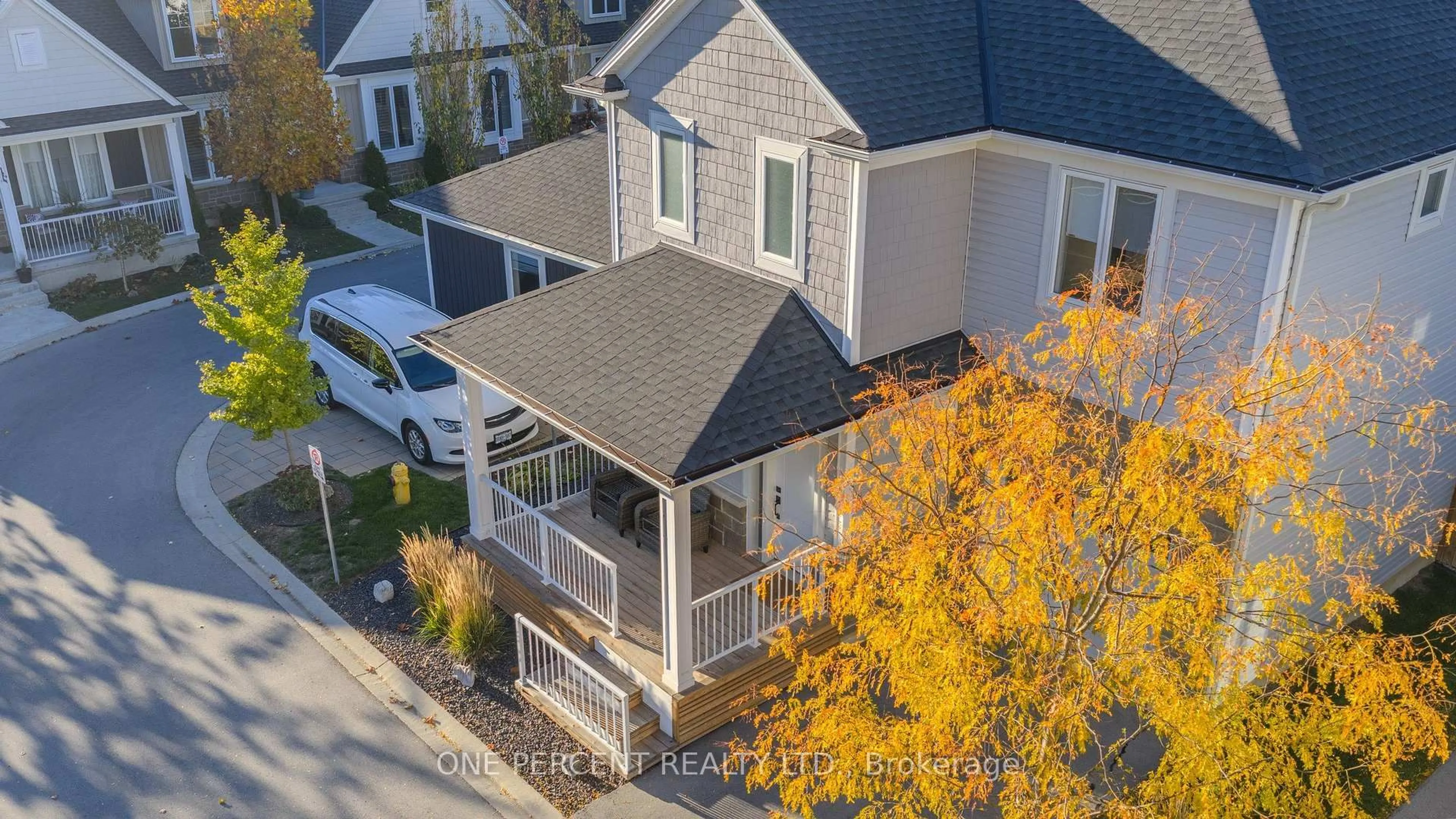 A pic from outside/outdoor area/front of a property/back of a property/a pic from drone, street for 427 Geneva St #3, St. Catharines Ontario L2N 0B7