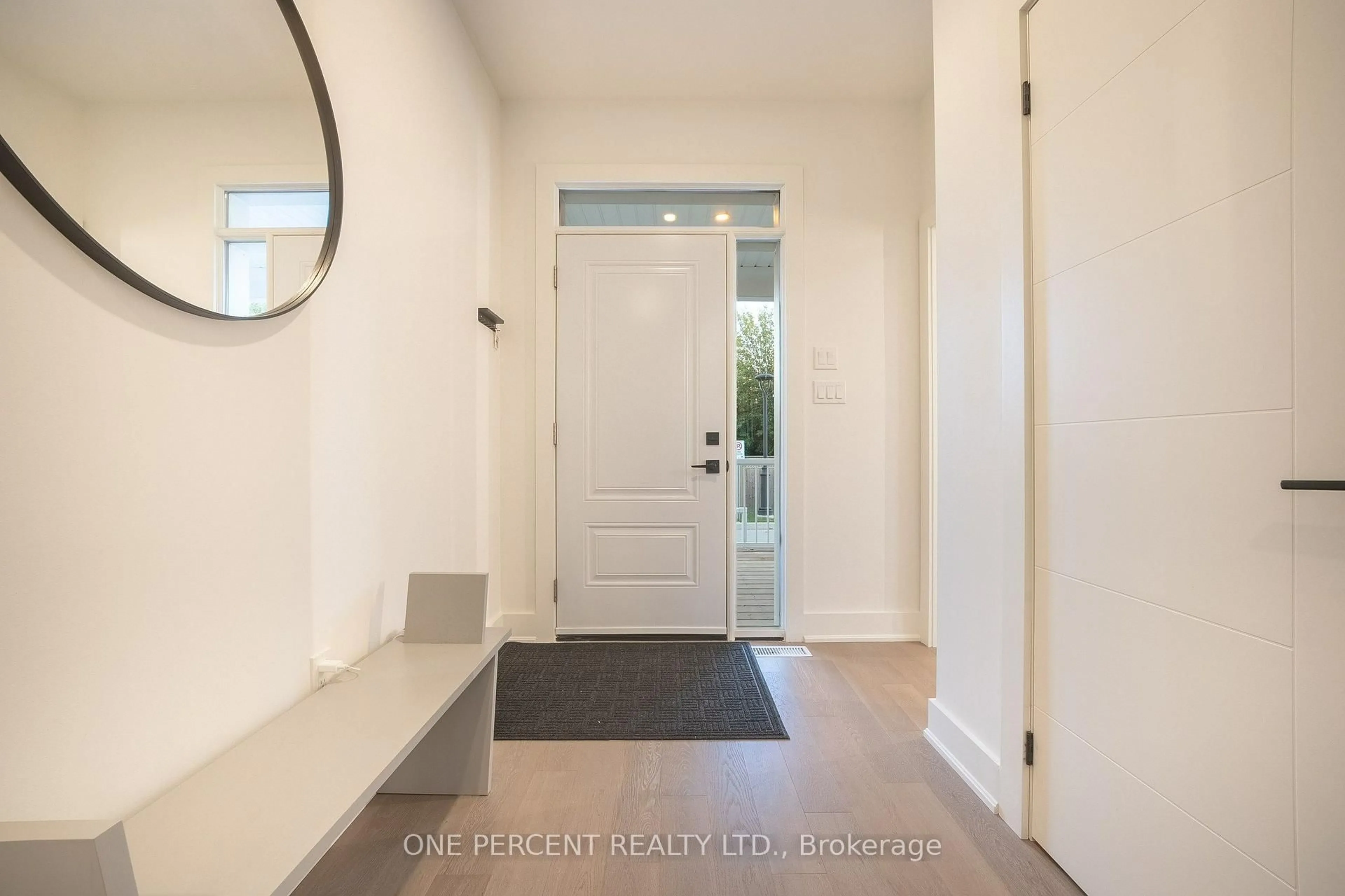 Indoor entryway for 427 Geneva St #3, St. Catharines Ontario L2N 0B7