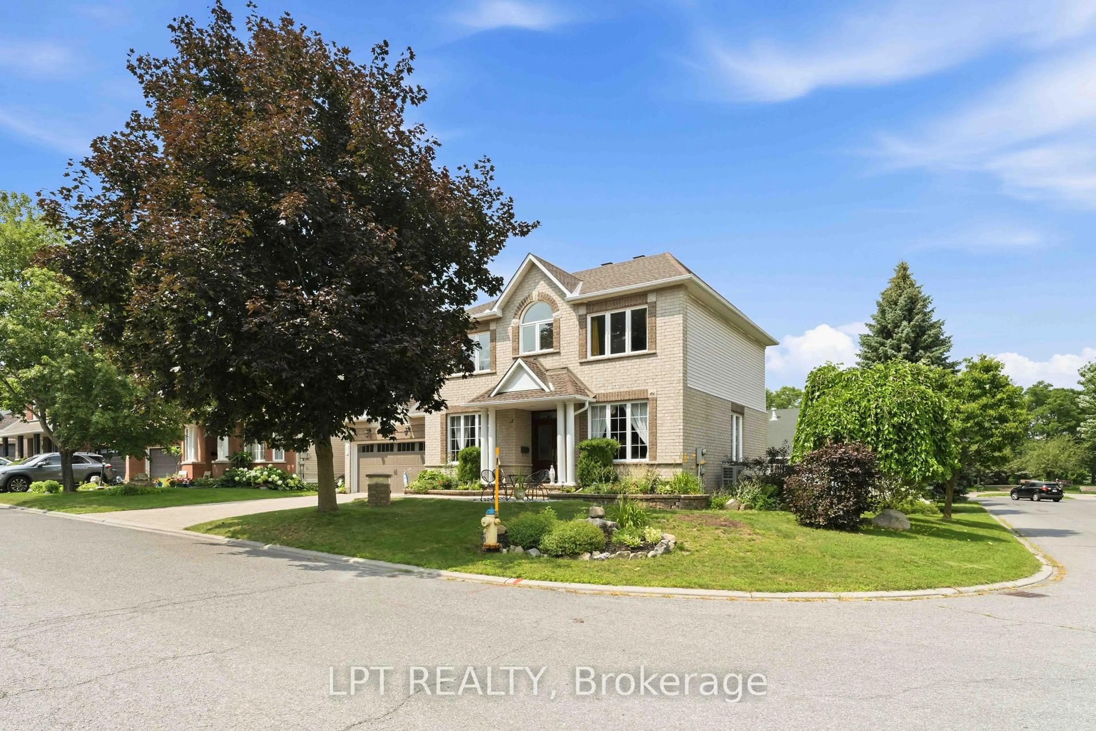 A pic from outside/outdoor area/front of a property/back of a property/a pic from drone, street for 38 Crosspointe Ave, Ottawa Ontario K2G 6N4