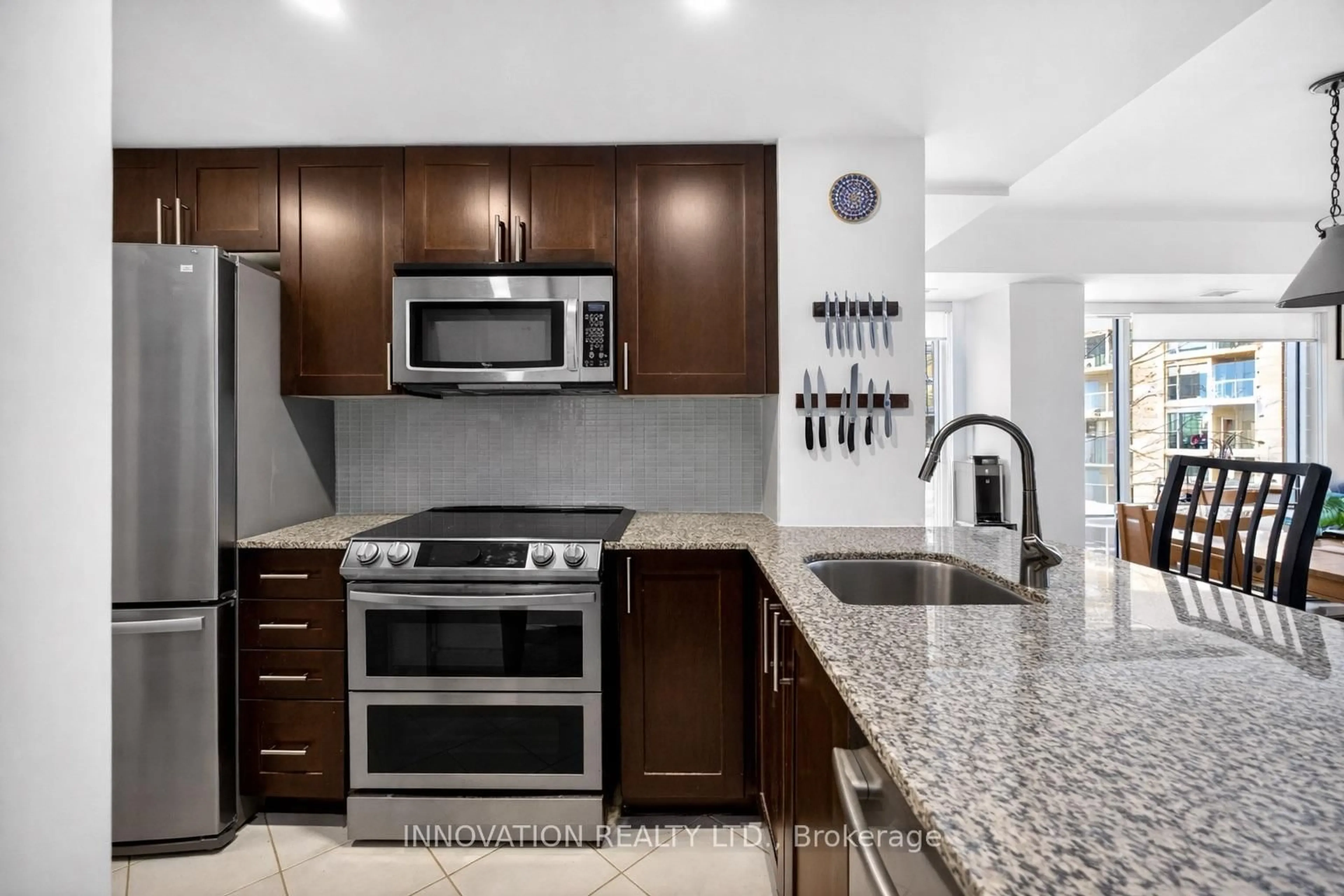 Unknown for 250 Lett St #301, Ottawa Ontario K1R 0A8