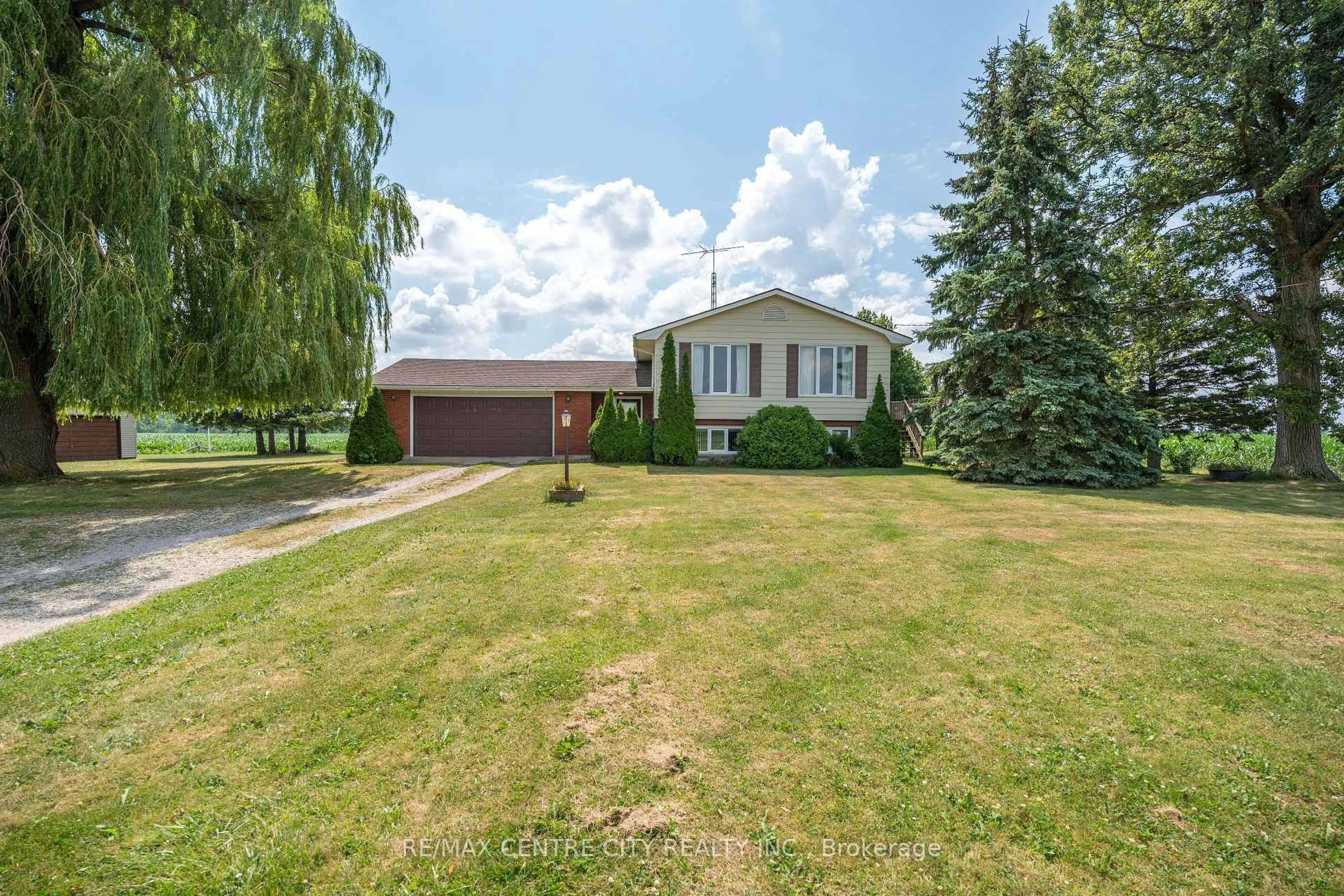 A pic from outside/outdoor area/front of a property/back of a property/a pic from drone, street for 4943 Falconbridge Dr, Southwest Middlesex Ontario N0L 1A0