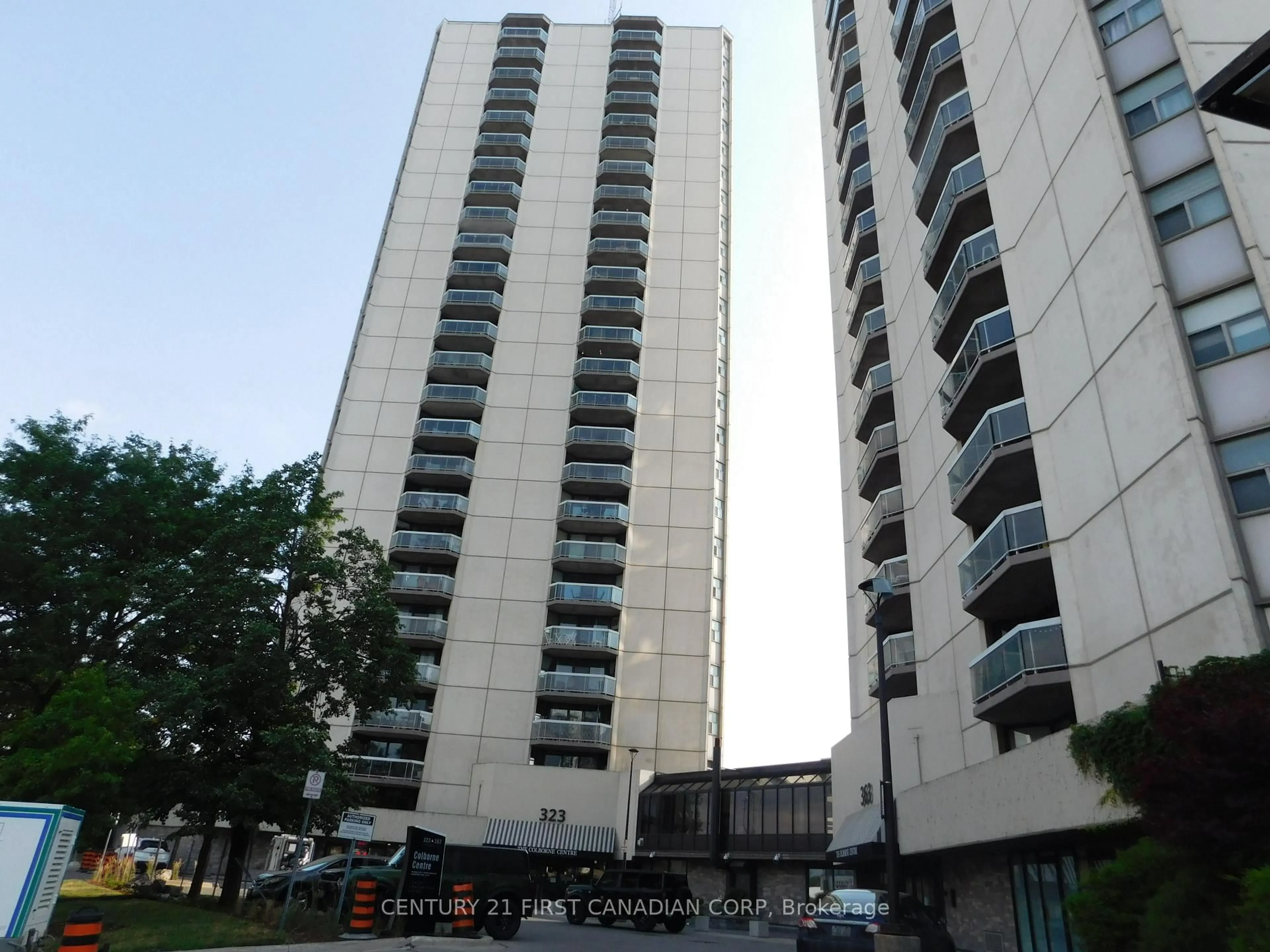 Unknown for 323 COLBORNE St #2004, London East Ontario N6B 3N8