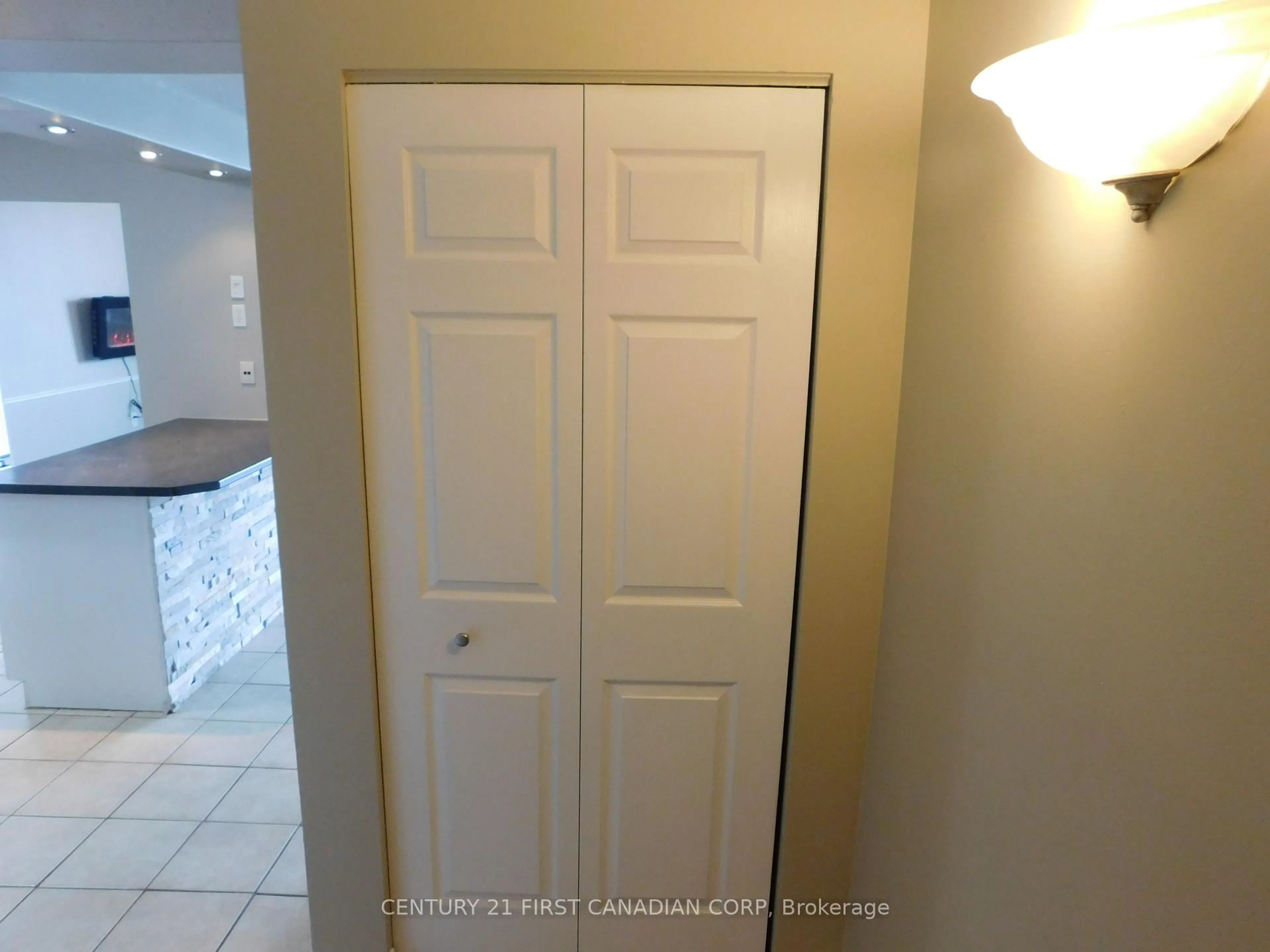 Unknown for 323 COLBORNE St #2004, London East Ontario N6B 3N8