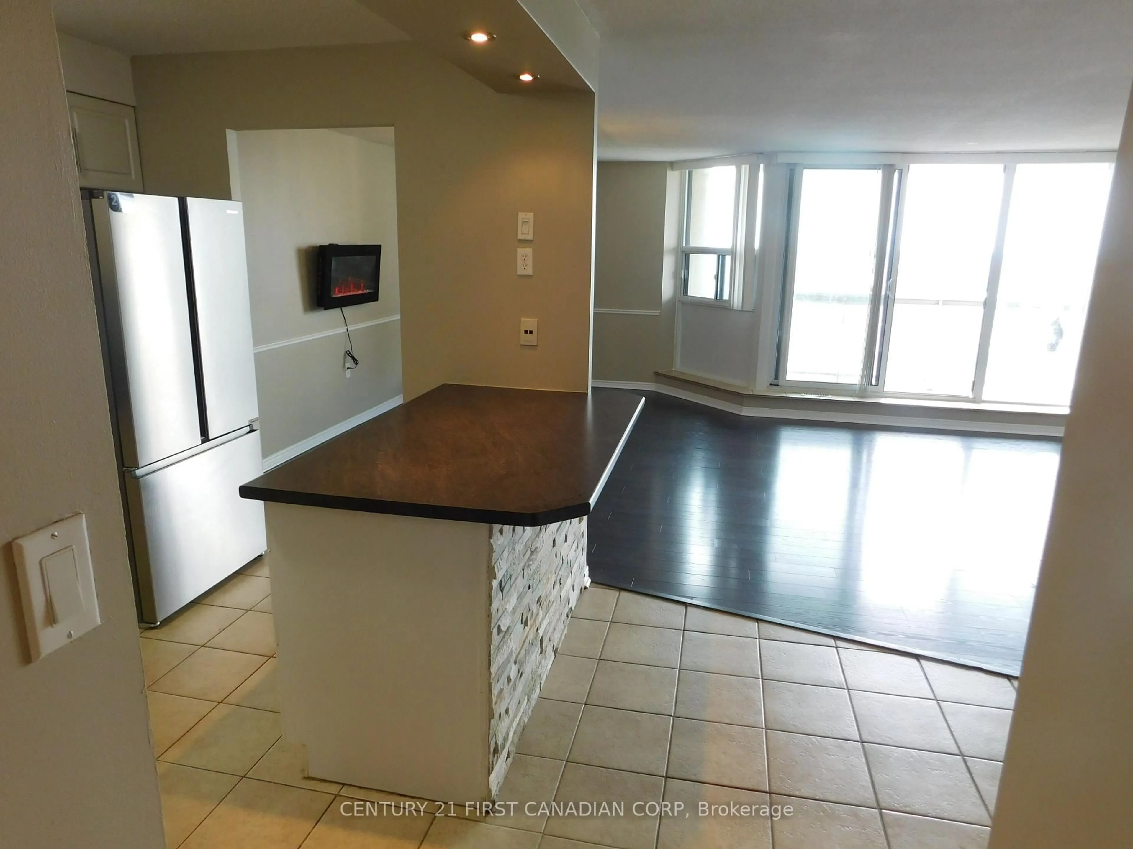 Unknown for 323 COLBORNE St #2004, London East Ontario N6B 3N8