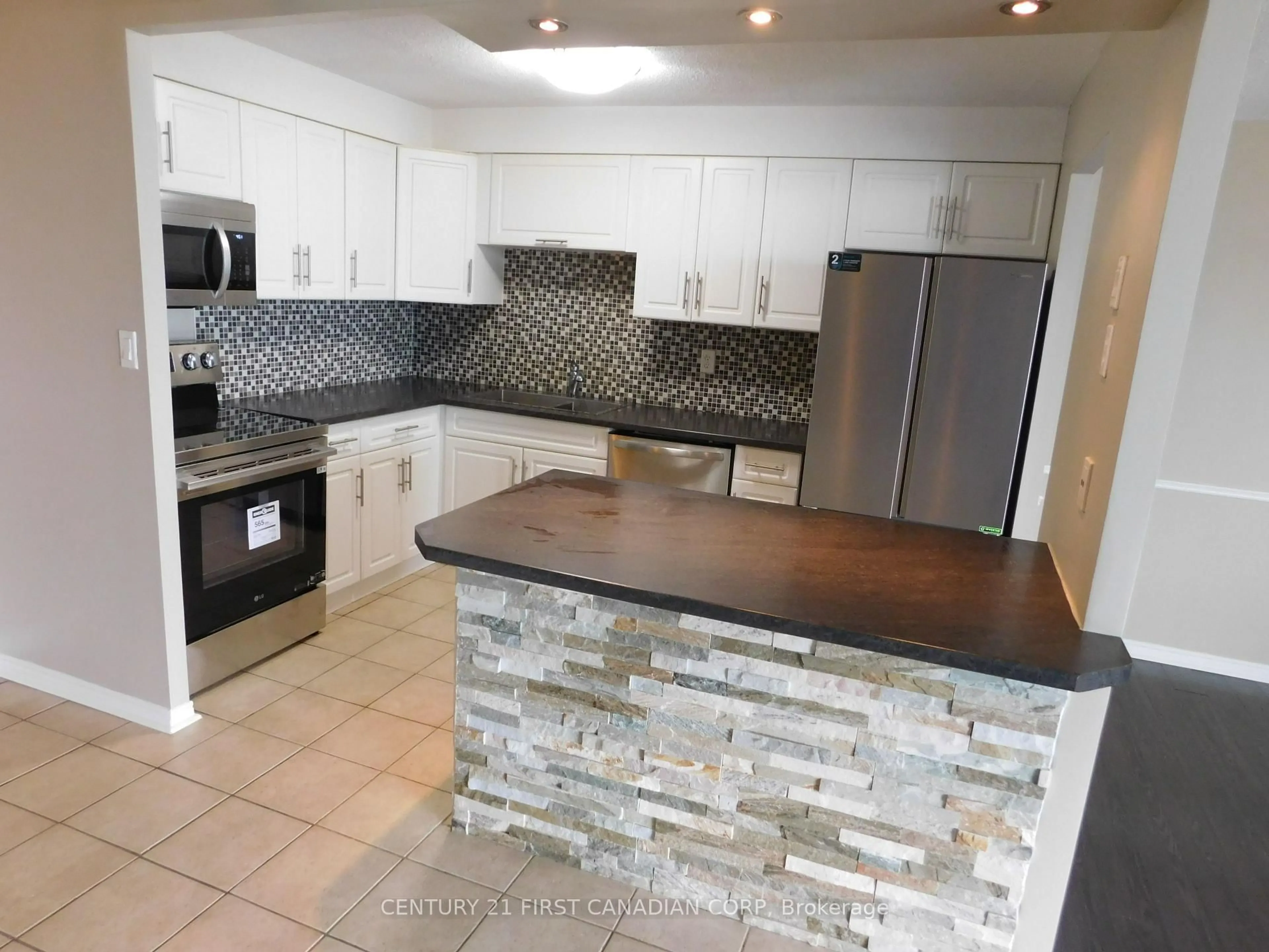 Open concept kitchen, ceramic/tile floor for 323 COLBORNE St #2004, London East Ontario N6B 3N8