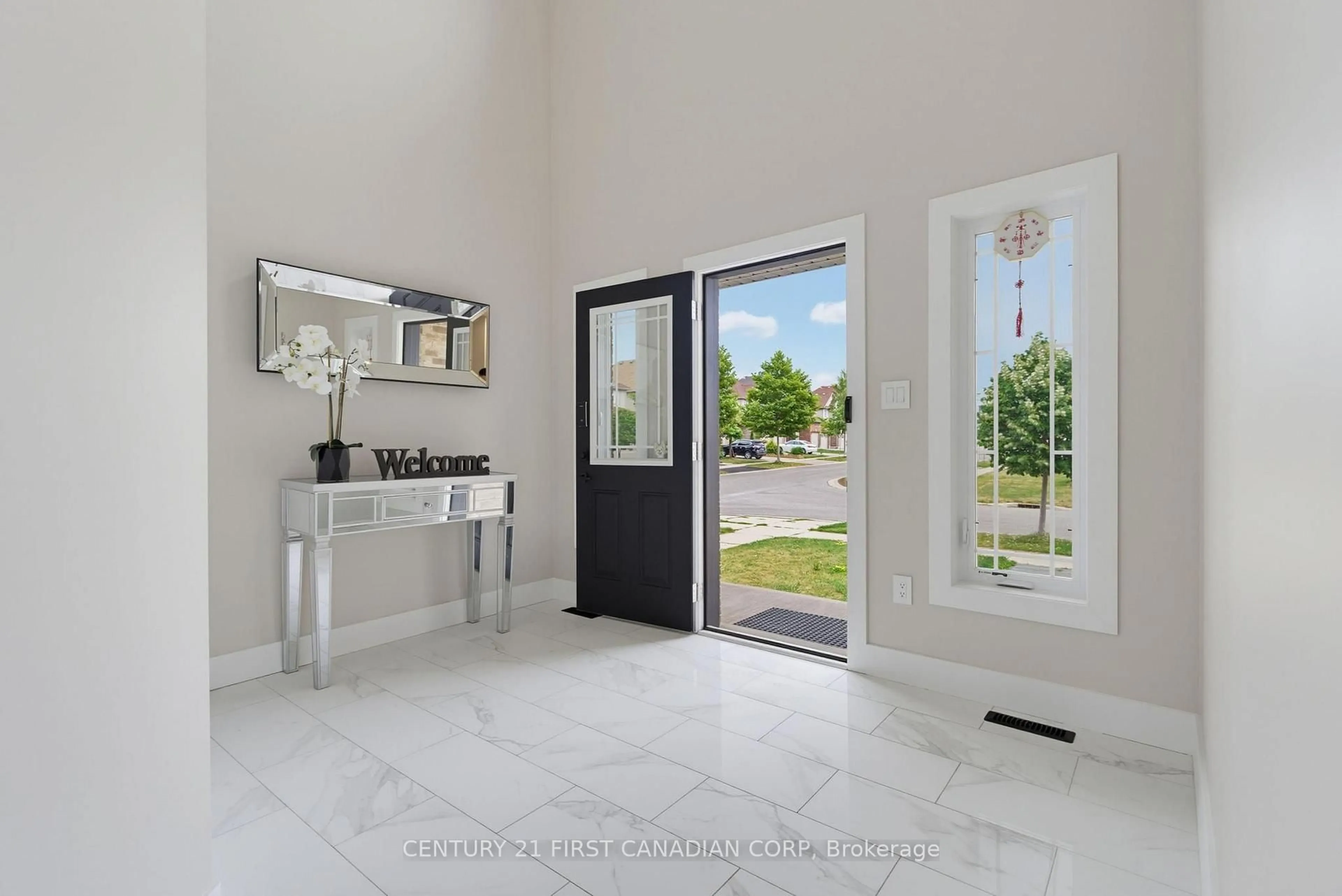 Indoor entryway for 2023 JUBILEE Dr, London North Ontario N6G 0H7
