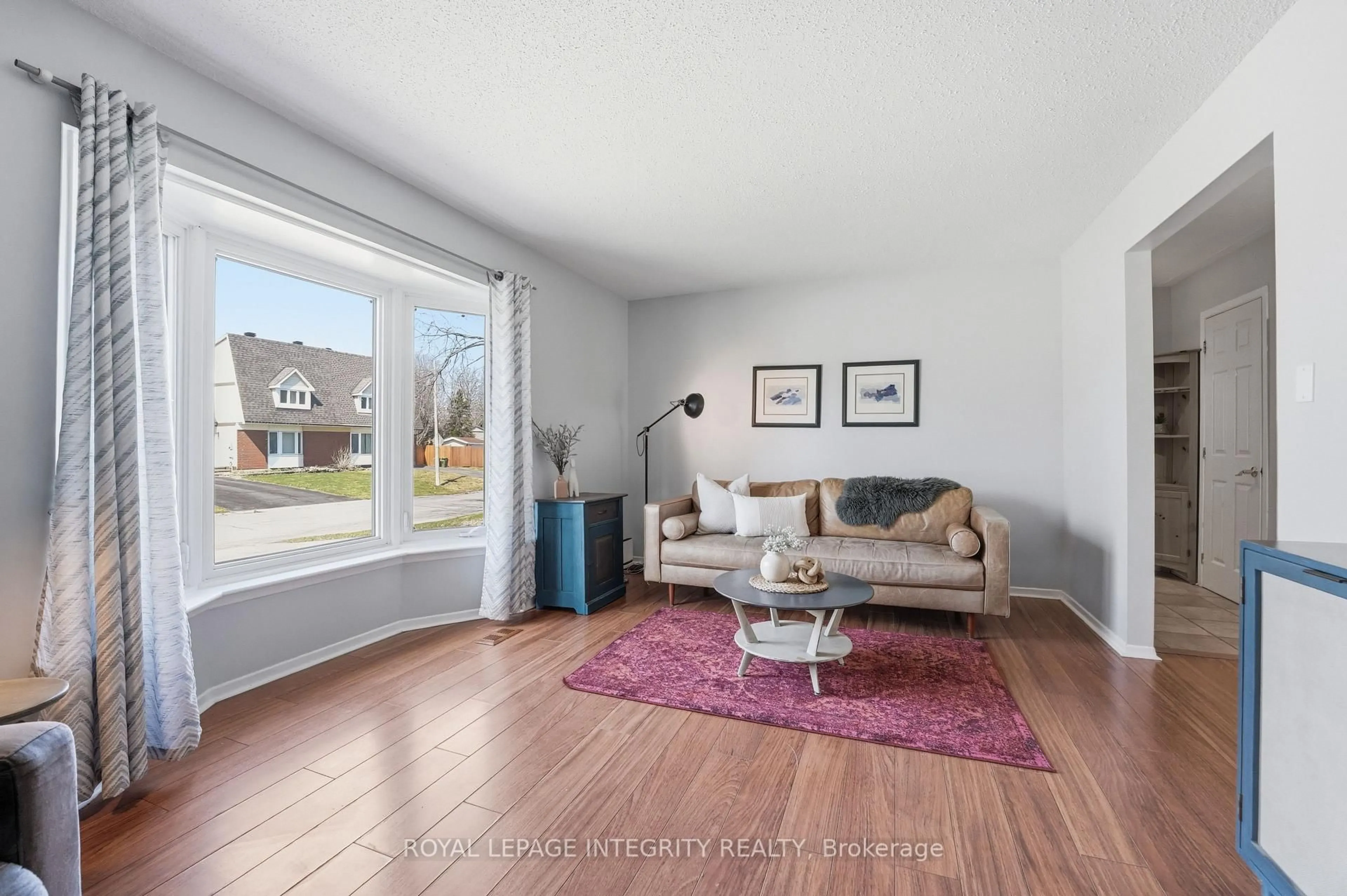 Living room with furniture, wood/laminate floor for 776 Vinette Cres, Ottawa Ontario K1E 1W9